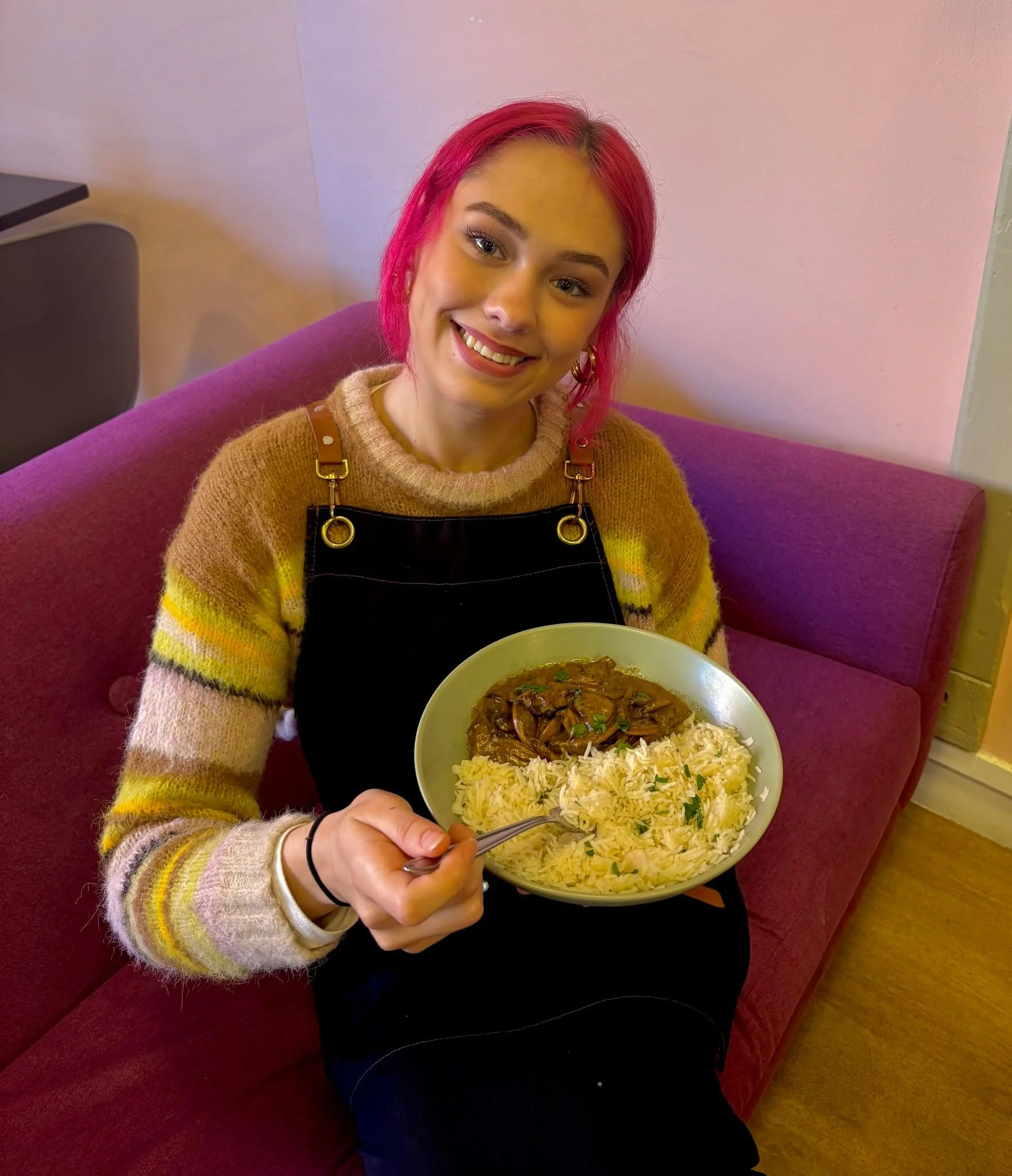 Step back in time for our delicious Next Week's special! 🕰

Enjoy Mushroom Stroganoff served over fluffy rice, a creamy, savoury classic that's guaranteed to hit the spot🍄

But the flavour isn't the only thing that's a throwback! Enjoy mushroom str