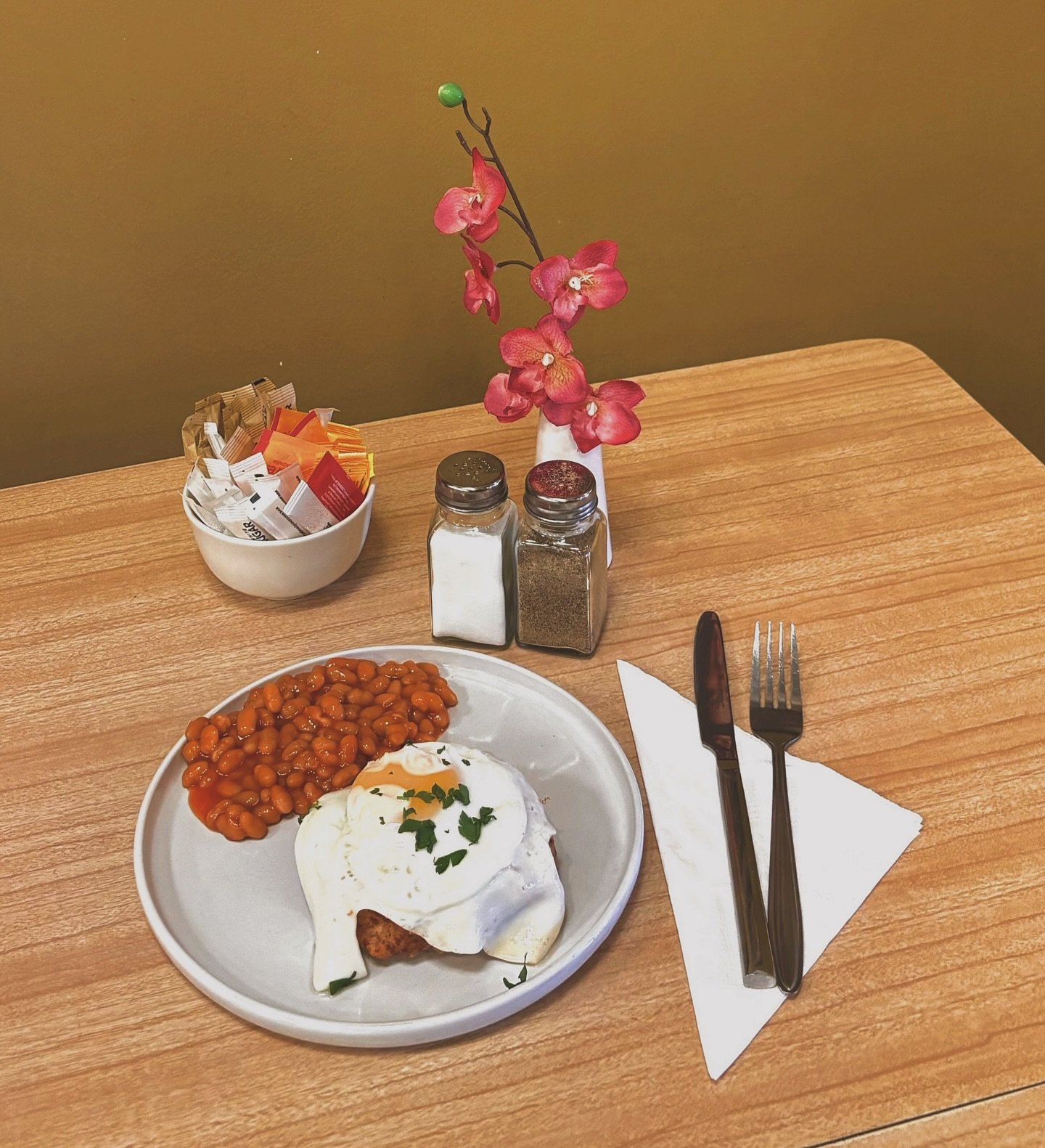 Next Weeks Special 🤩 

Our Corned Beef Hash Special just hits different in our super-fly &lsquo;70s zone! 🧡🕺

Get your comfort food fix where the d&eacute;cor is as legendary as the dish🪩🍽️

#HashSpecial #RetroEats #momentscafe #PlymouthFoodie #