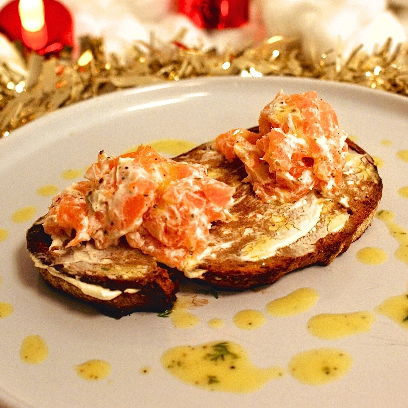 The festive grub you've been waiting for has landed 'ere in the cafe! We've got the perfect scran to get your Christmas feeling going🎅🎄🍽

Kicking Off with our Starters:

🍣 Smoked Salmon &amp; Cream Cheese: Served on Rye bread with a side of zingy