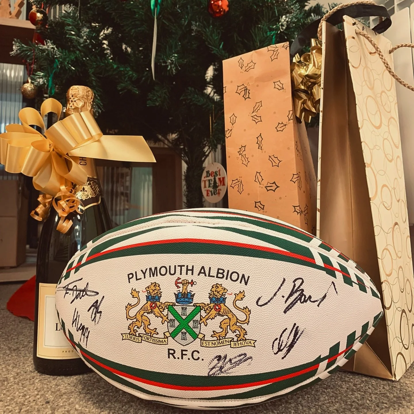 7 DAYS LEFT! WIN BIG &amp; SUPPORT MEMORY MATTERS! ✨

Tick-tock! You have only ONE WEEK to grab a ticket for our Christmas Raffle! Imagine winning...

🏈 🎟️A signed Plymouth Albion RFC rugby ball and 2x adults tickets to watch a 2026 GAME!! 

🛥️ An