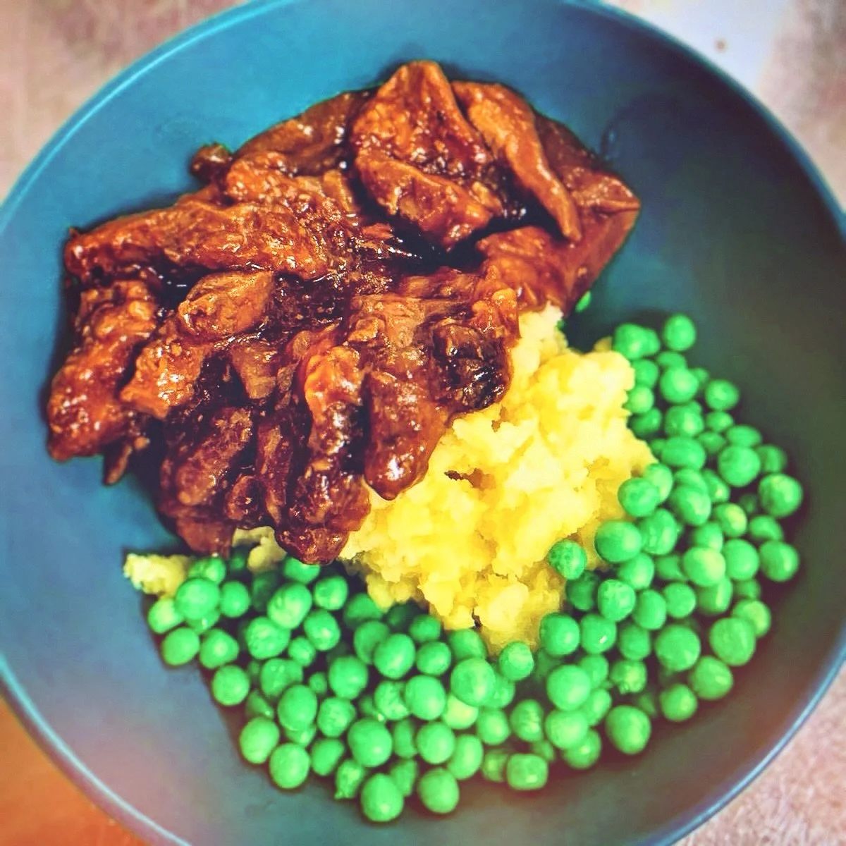 Our Liver &amp; Onions with creamy mash &amp; garden peas is making a comeback as next week&rsquo;s Weekly Special 🍽️✨

Rich, slow-cooked liver, proper onion gravy, fluffy mash, and sweet peas &mdash; a hearty classic! 🧡

We&rsquo;re serving nostal