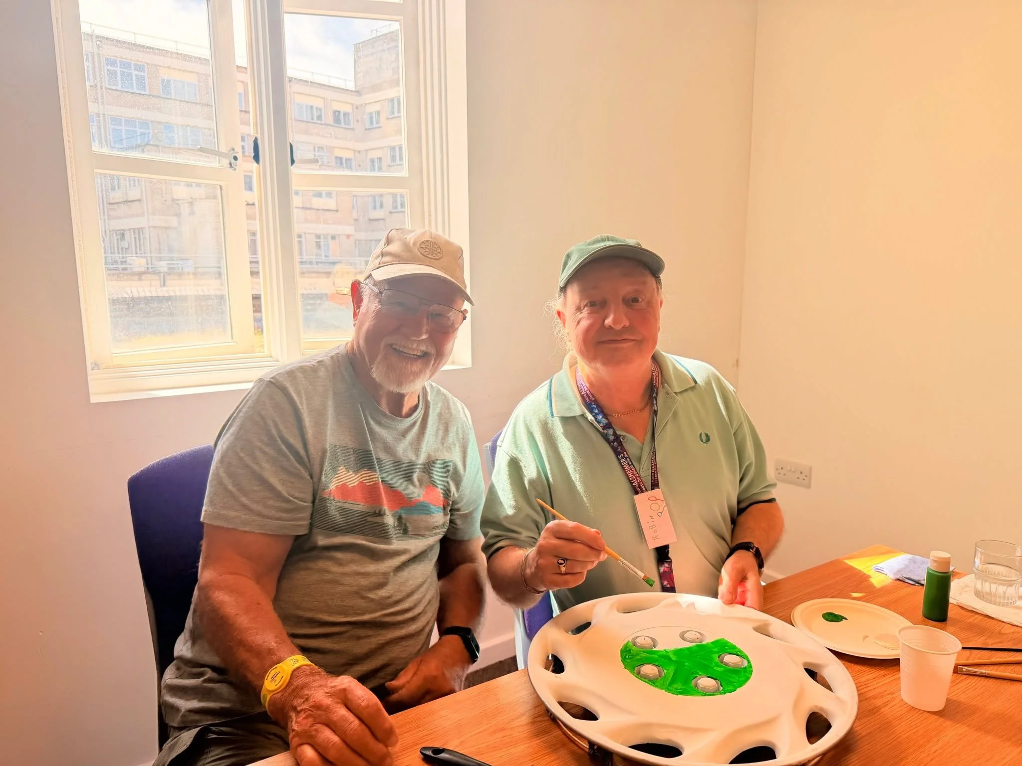 🎨 A colourful afternoon at Memory Matters!

Last week, our CST group enjoyed a special visit from Mel, who rescues hub caps that have fallen by the wayside and transforms them into colourful, one-of-a-kind pieces of art. 🌈

It was a fantastic oppor