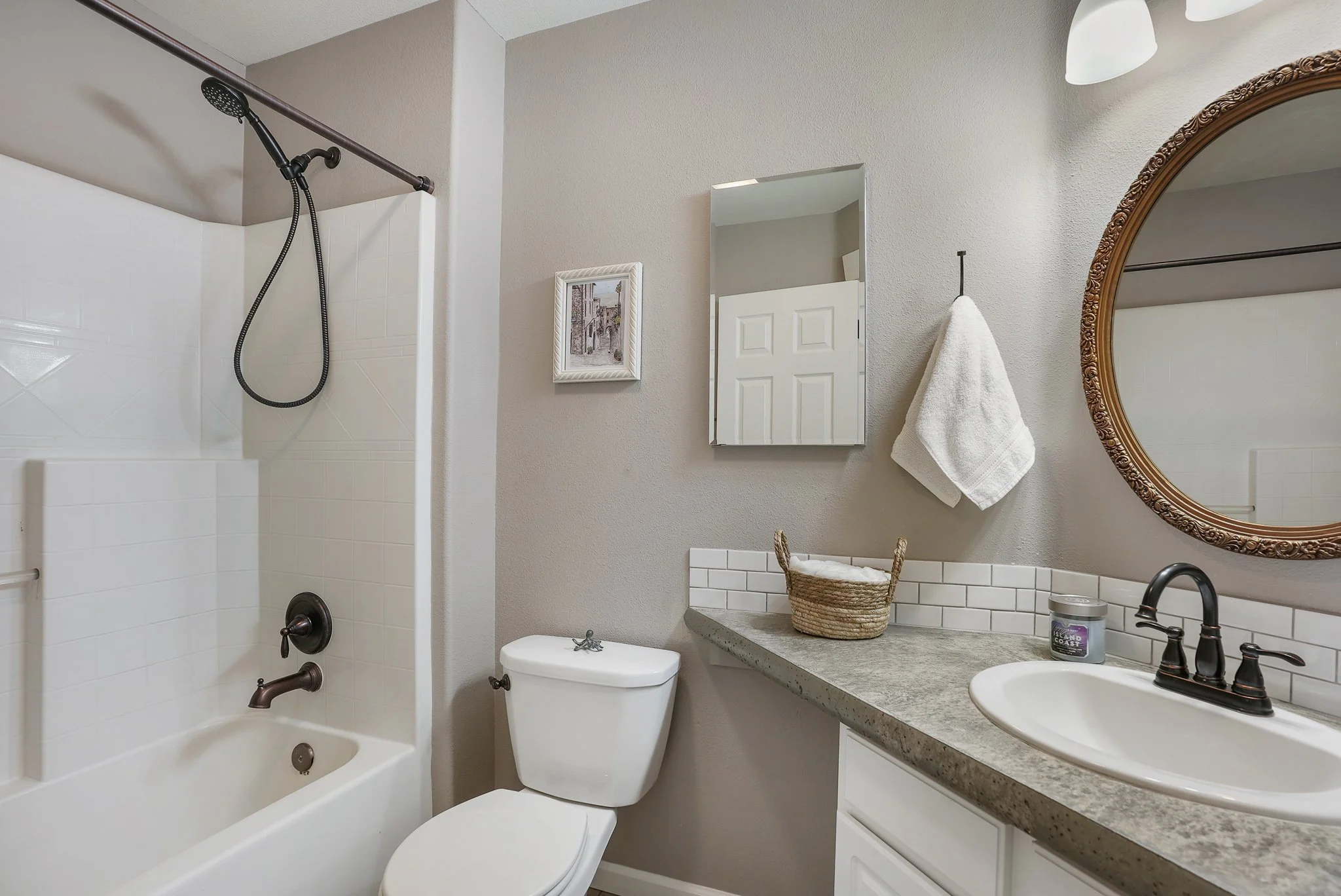 011-Bath2-1.jpg