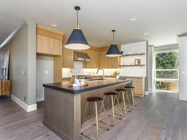 14 Kitchen.jpg