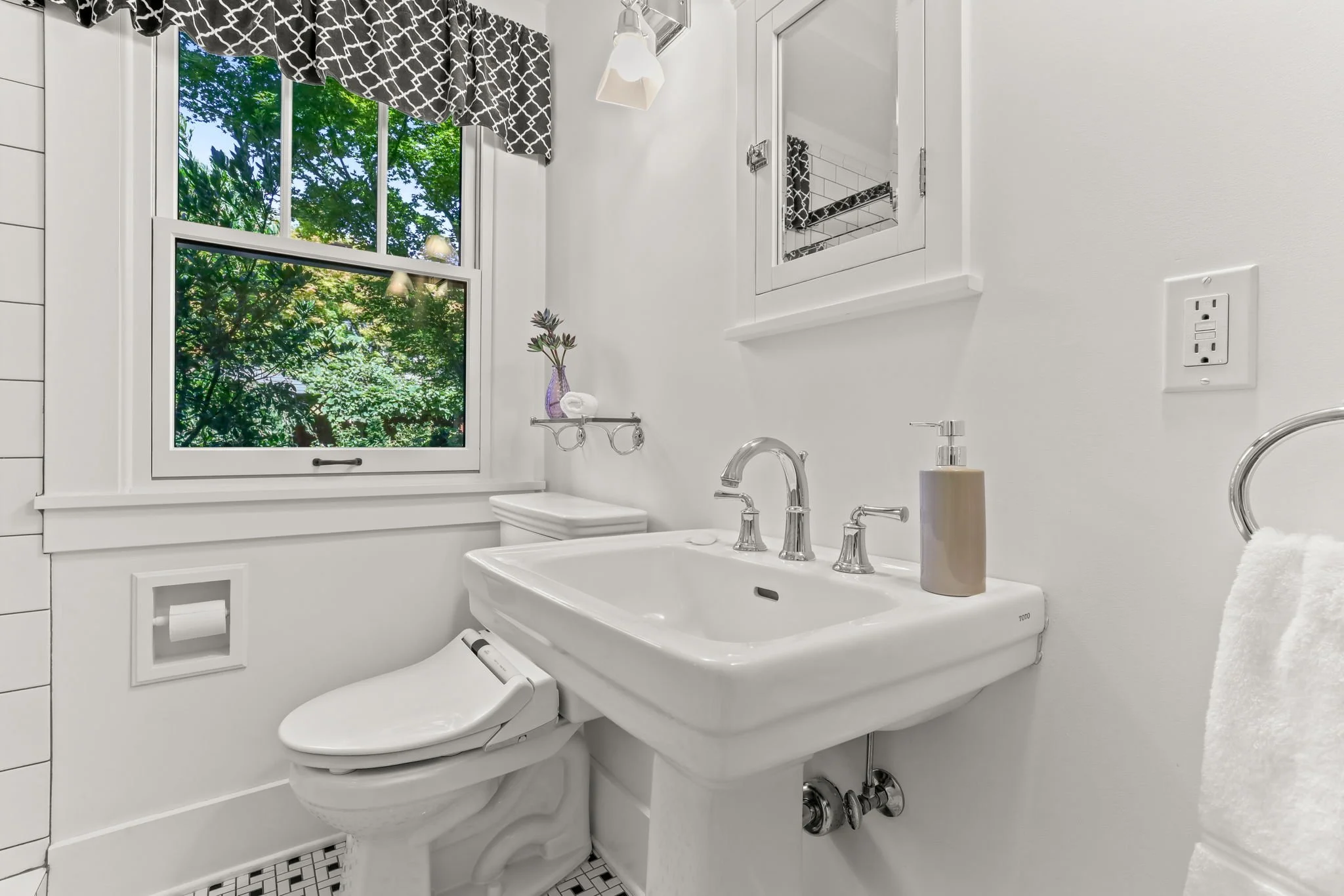 3415 NE Tillamook St-25.jpg