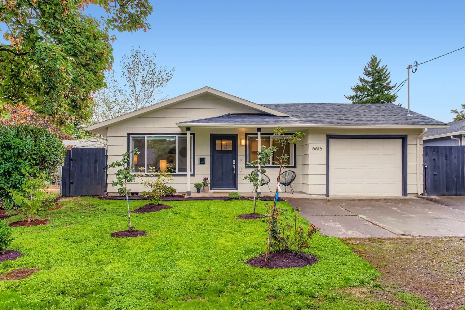 6616 SE 75th Ave - Web Quality - 004 - 02 Exterior Front.jpg