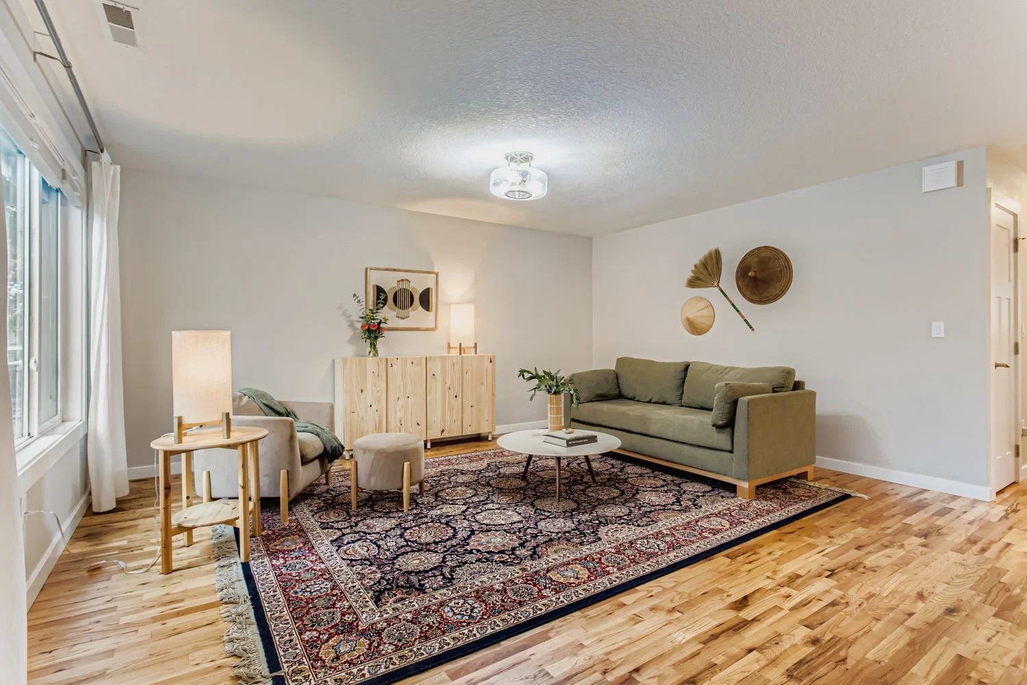 6616 SE 75th Ave - Web Quality - 007 - 05 Living Room.jpg
