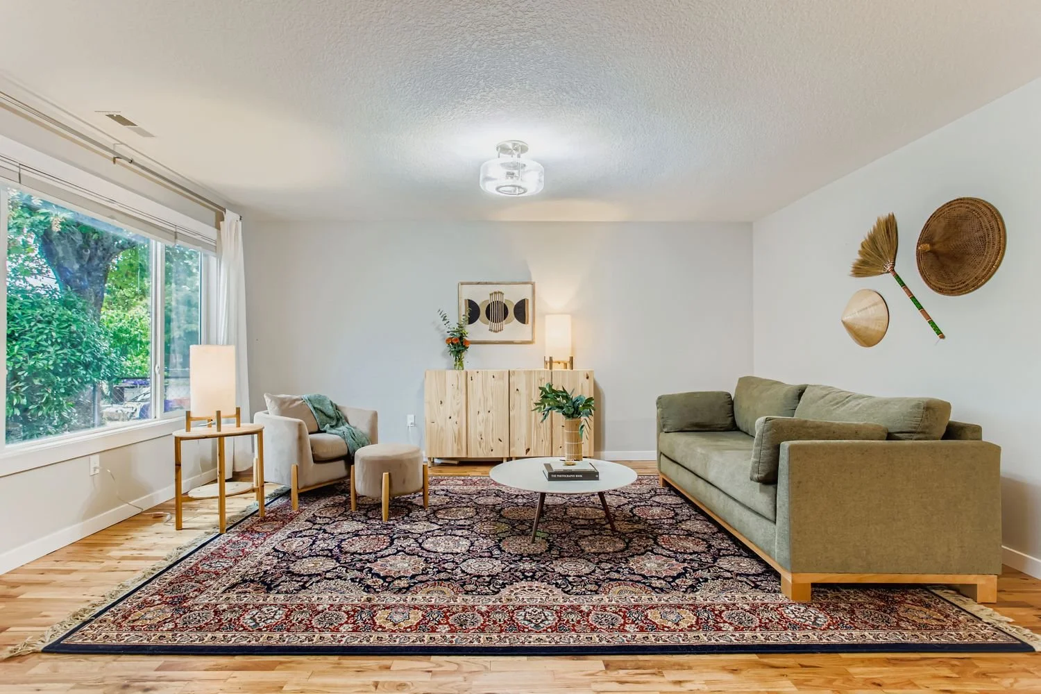 6616 SE 75th Ave - Web Quality - 011 - 09 Living Room Feature.jpg