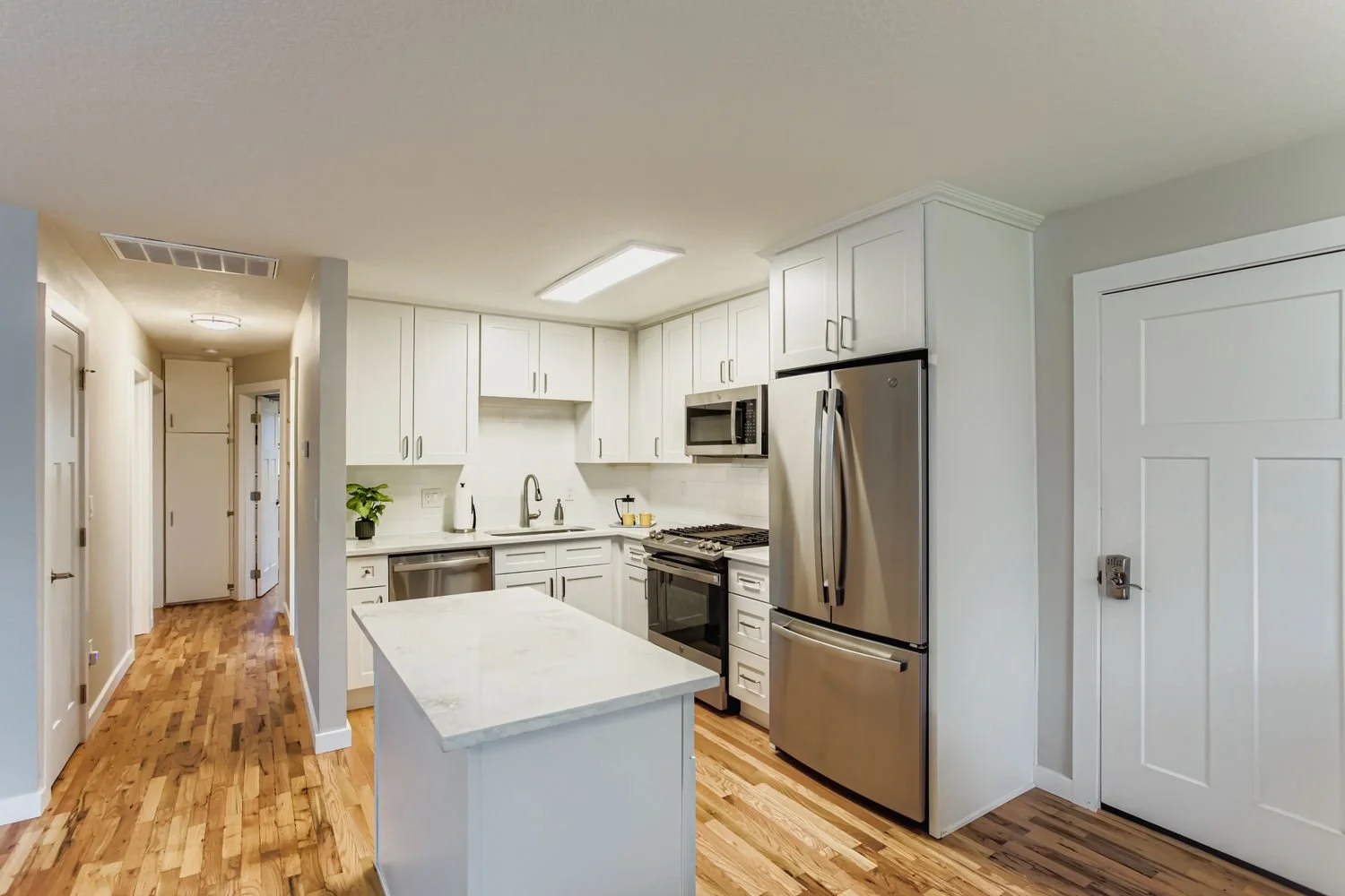 6616 SE 75th Ave - Web Quality - 014 - 12 Kitchen.jpg