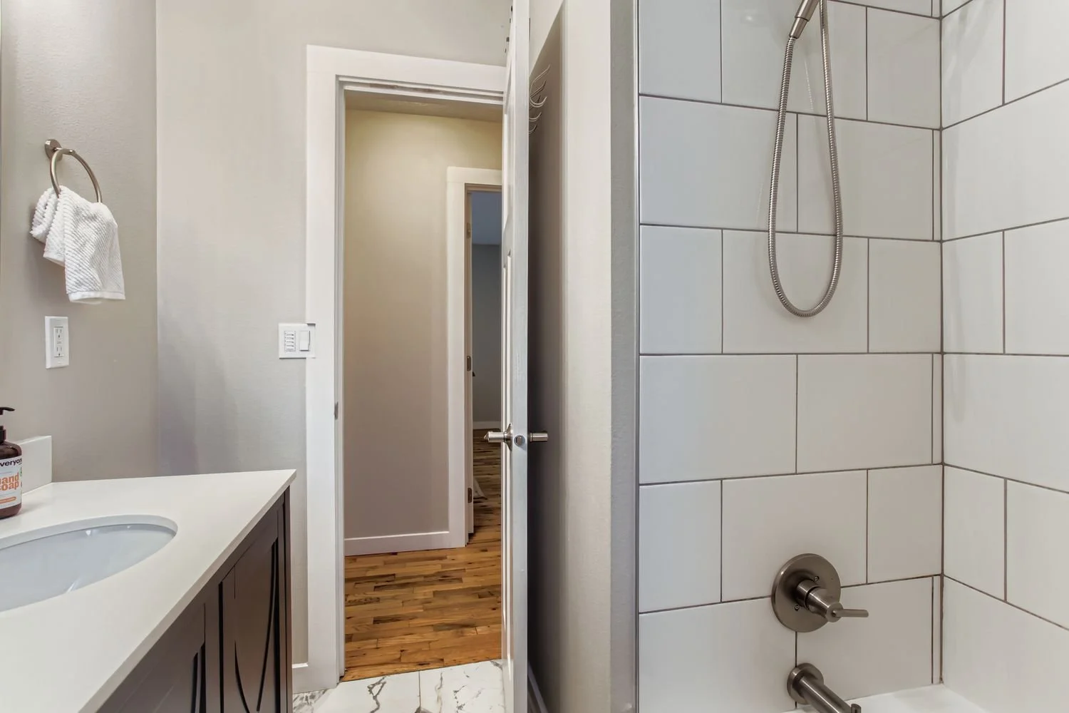 6616 SE 75th Ave - Web Quality - 022 - 20 Primary Bathroom.jpg