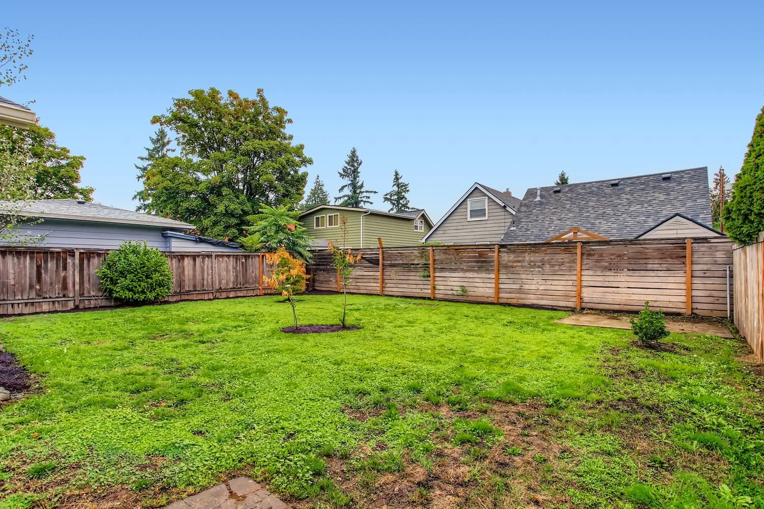 6616 SE 75th Ave - Web Quality - 030 - 29 Backyard.jpg
