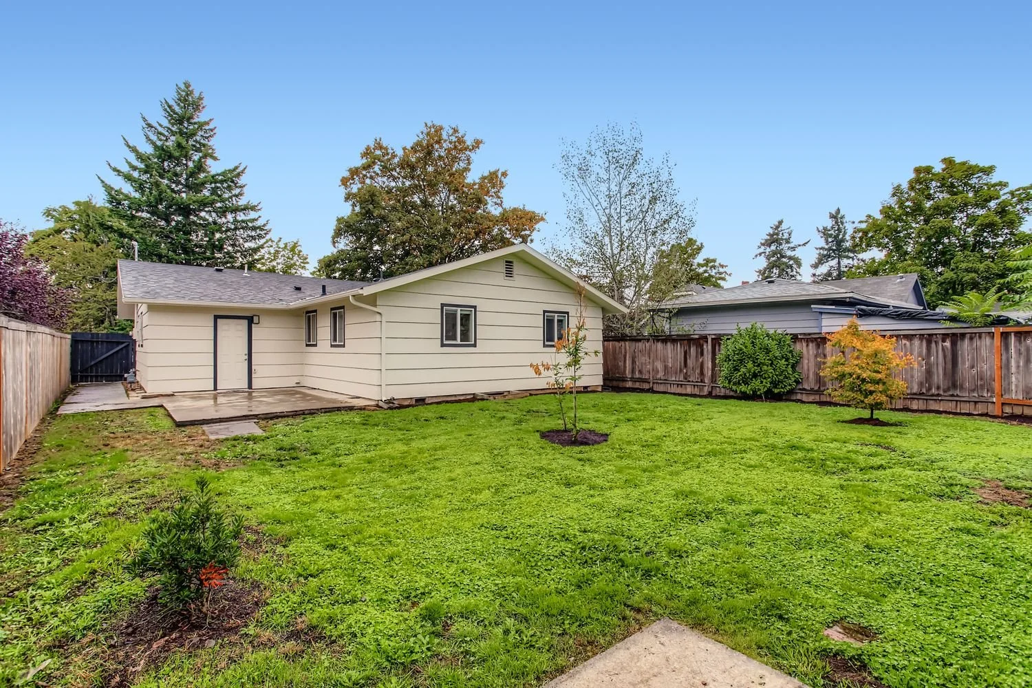 6616 SE 75th Ave - Web Quality - 031 - 30 Backyard.jpg
