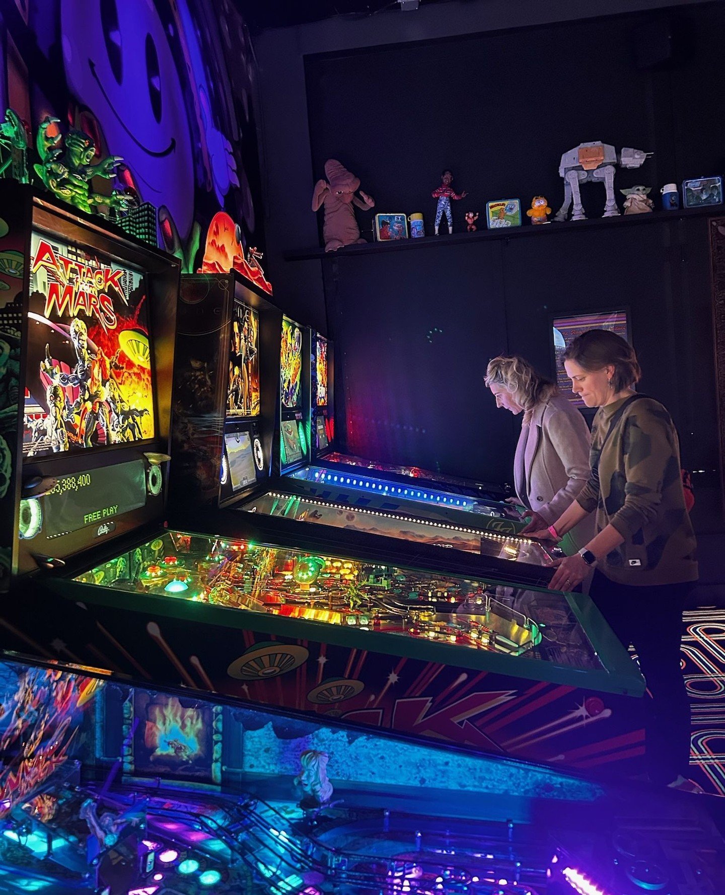 We had a great time at the new Silver Ball Social Club playing pinball, eating corn dogs, cheese curds, and turkey legs (upscale carnival food!), and chatting about what's new in Vancouver. ⁠
⁠
We were reminiscing about how long it had been since we 