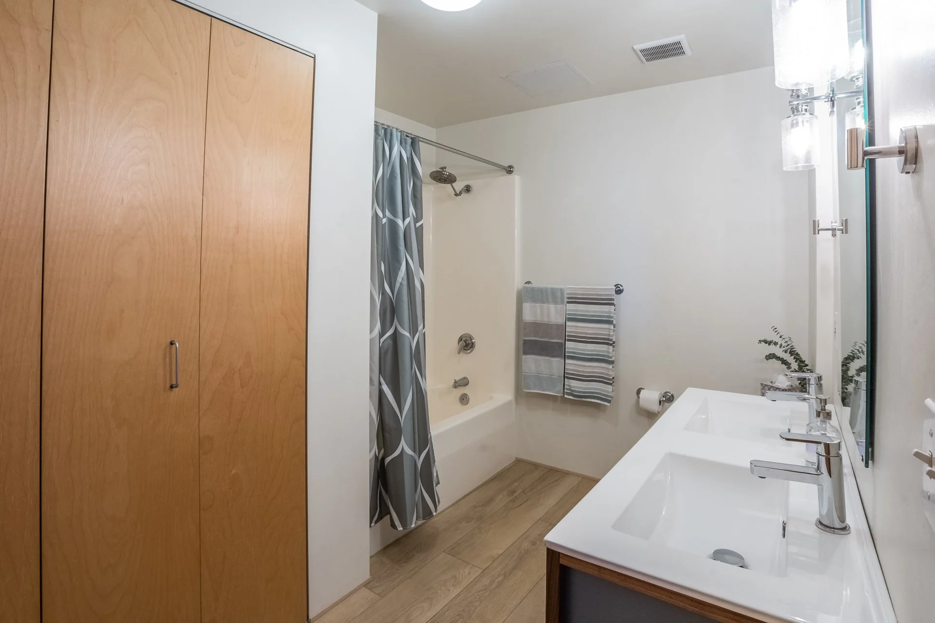 Bathroom 5_1420NWLovejoy_webres--26.jpg