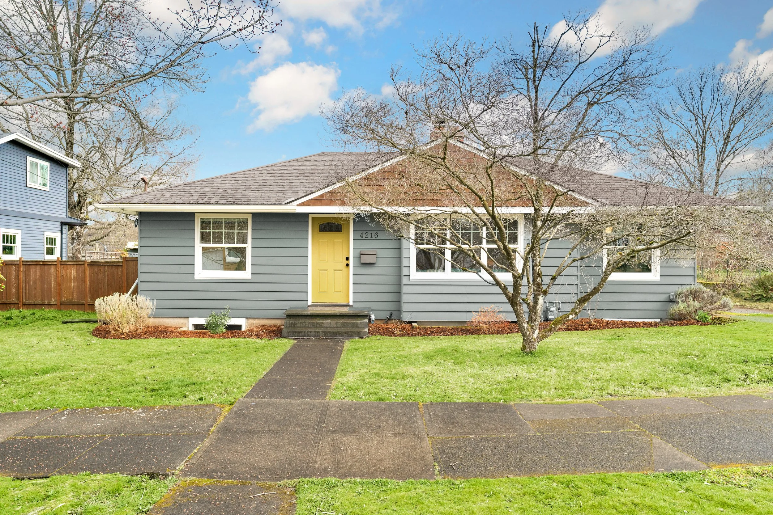 Mid-Century Gardener’s Delight in Roseway