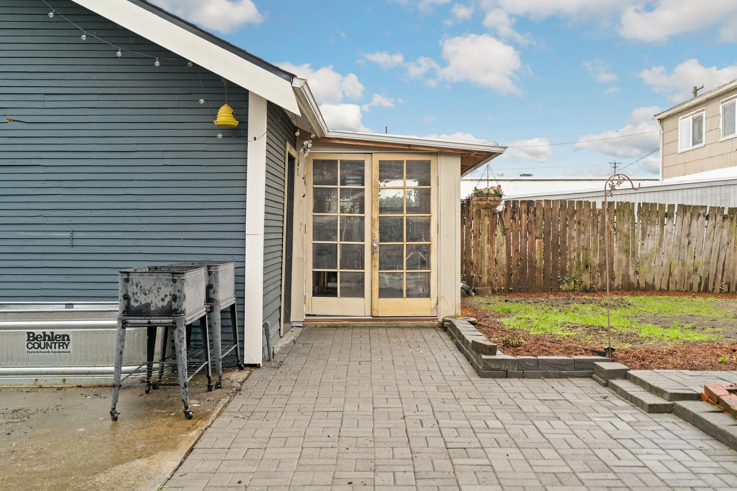 outbuildng entry.jpg