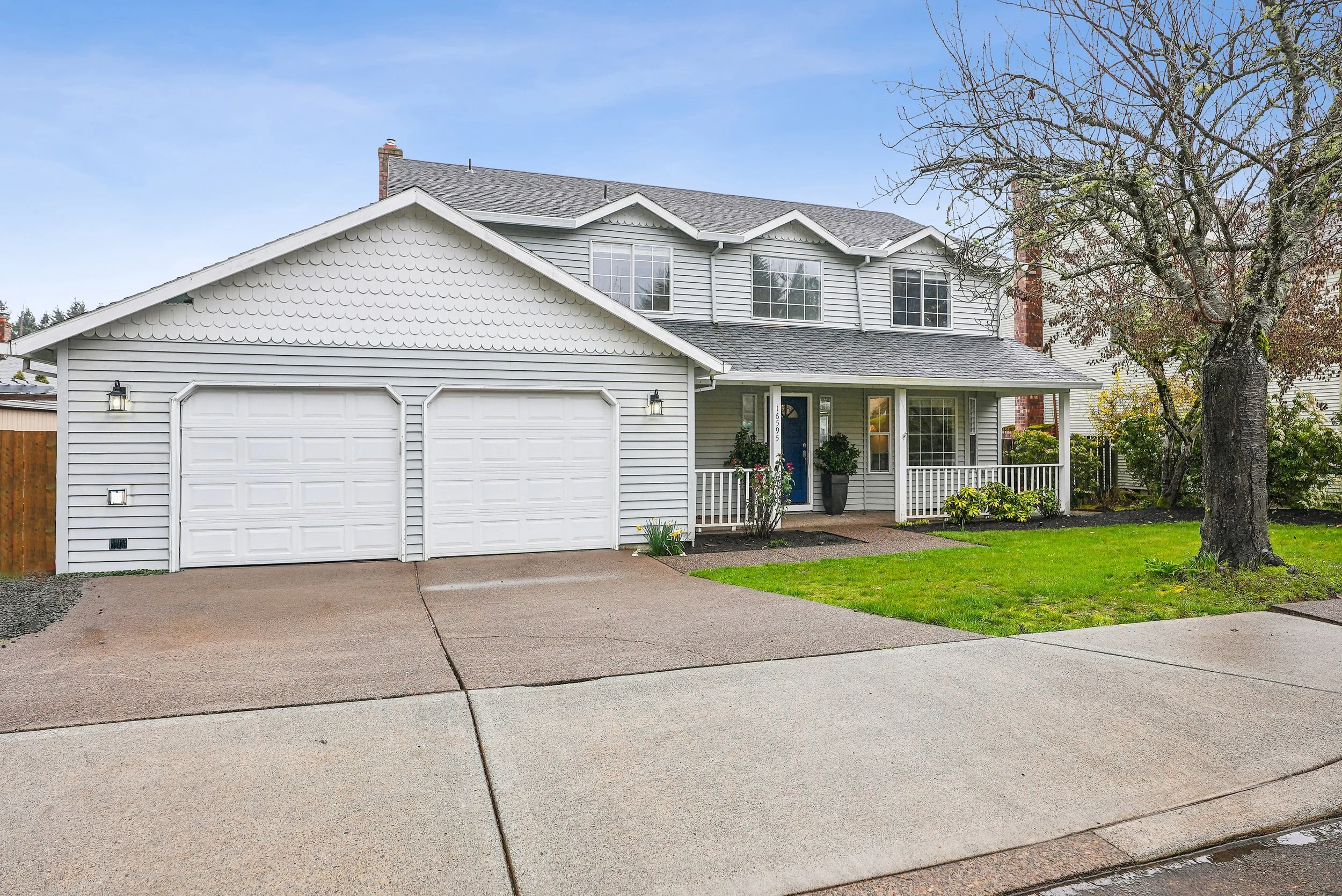 Updated 2-Story Traditional in Sexton Mountain