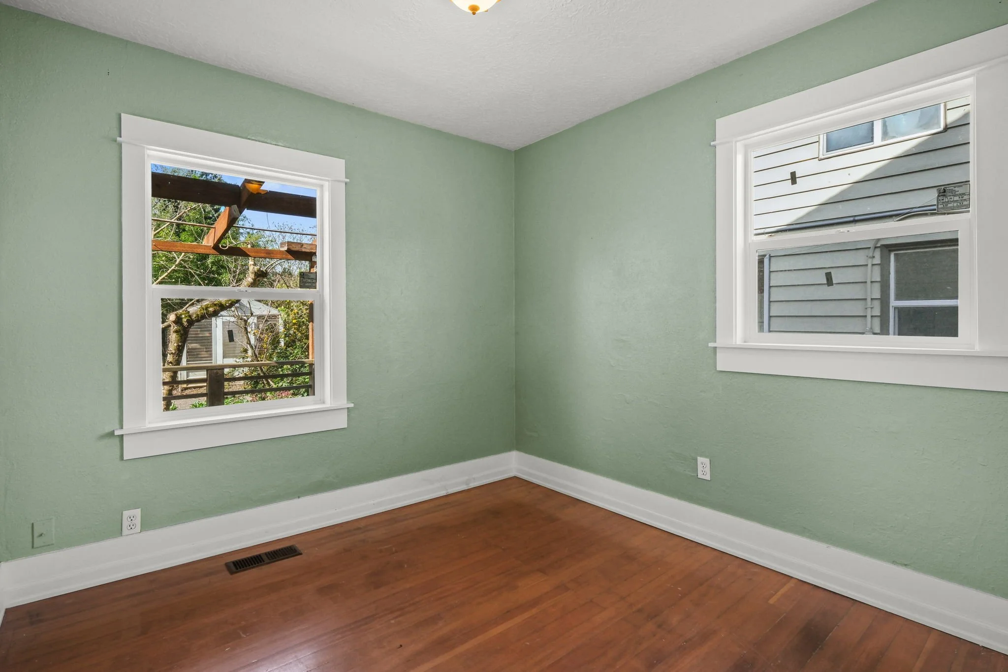 9648 N Central St-16.jpg