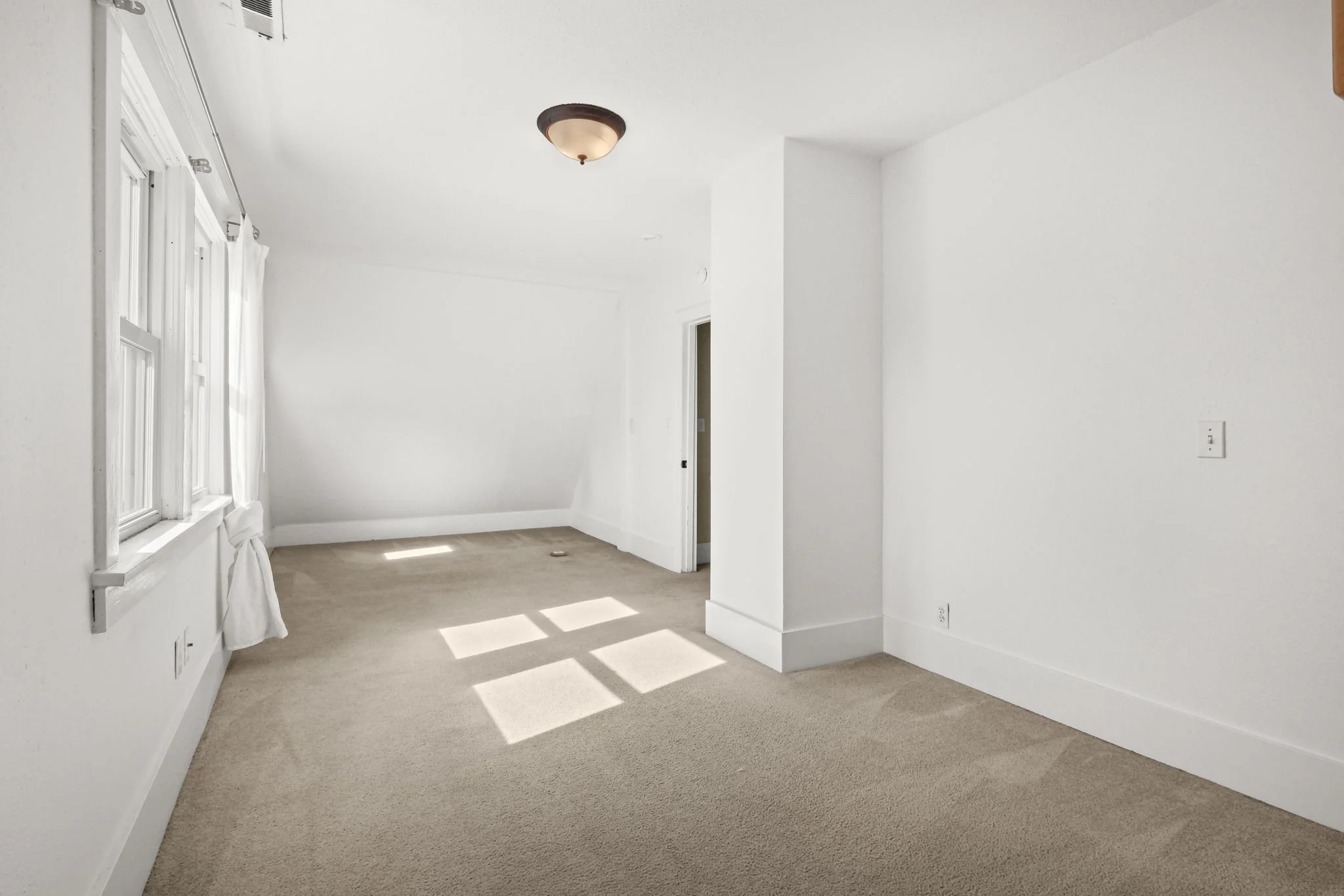 9648 N Central St-28.jpg