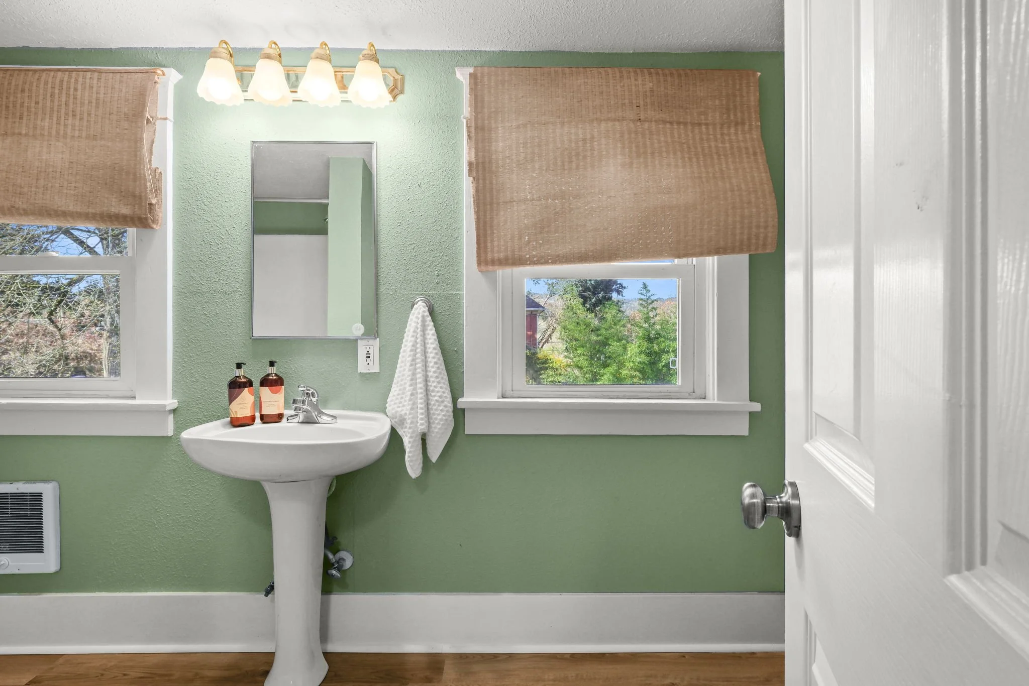 9648 N Central St-29.jpg