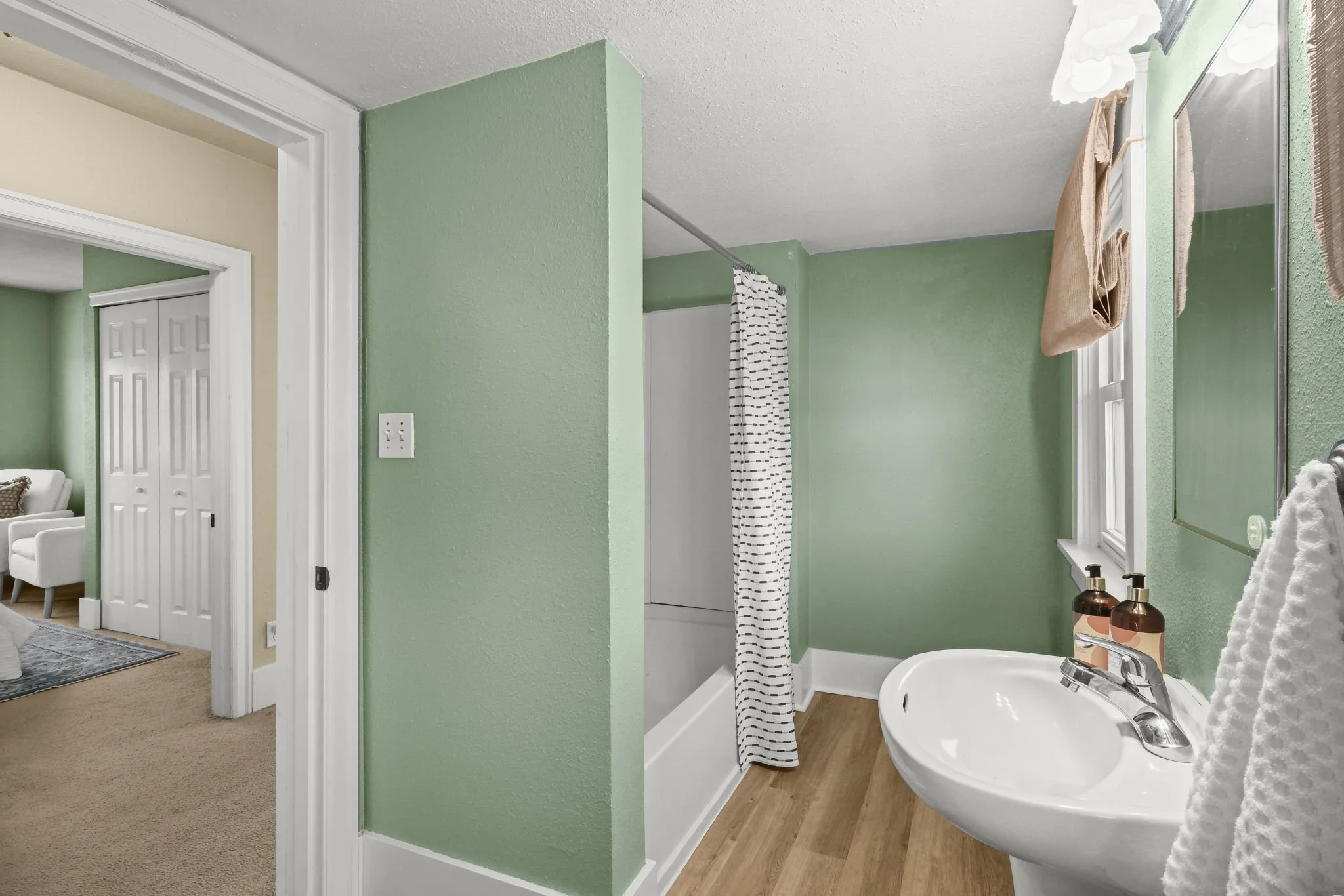 9648 N Central St-30.jpg