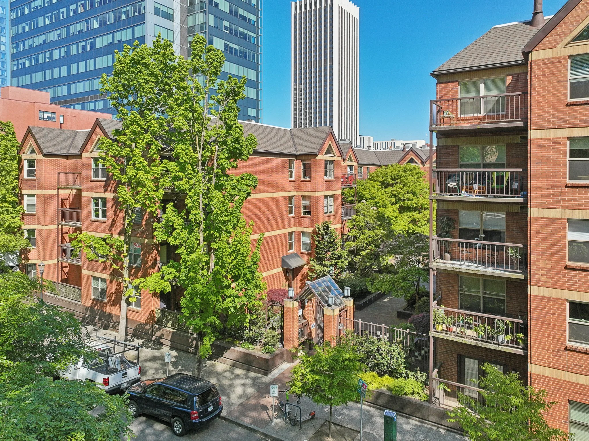 Dialed &amp; Rentable Park Blocks Condo