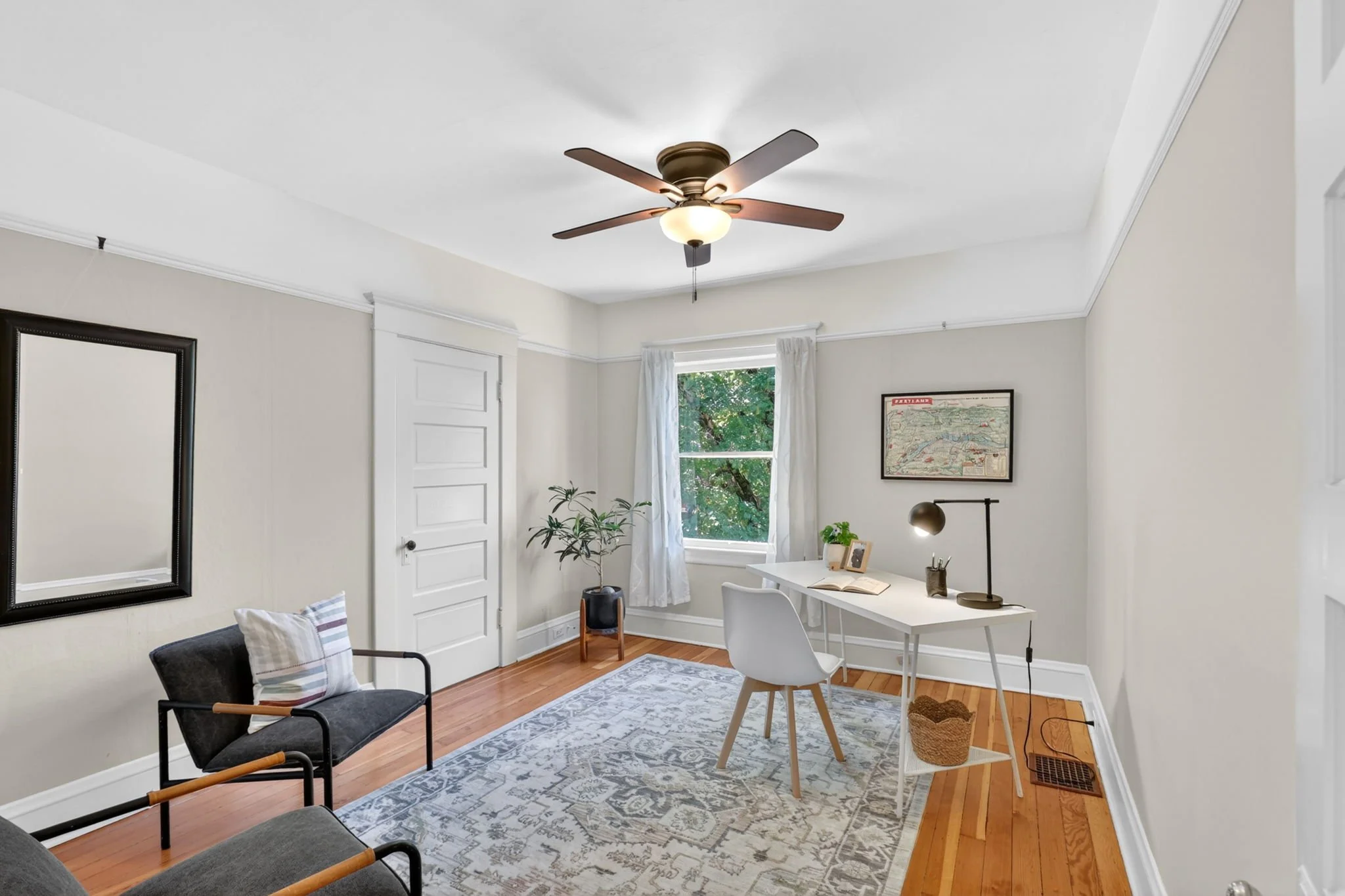 5742 N Commercial Ave-32.jpg