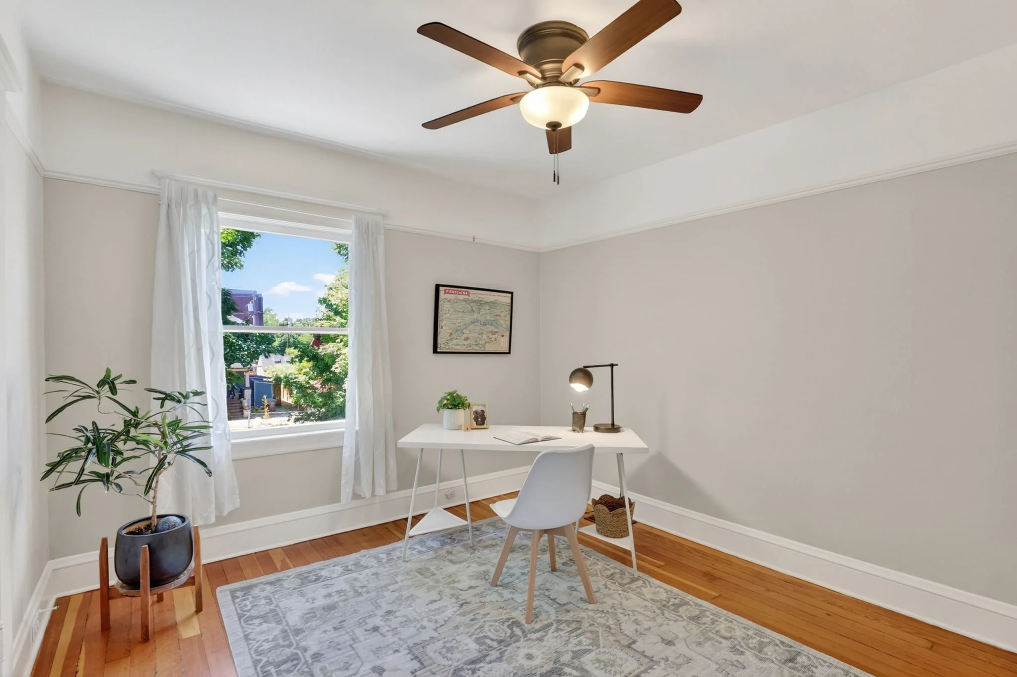 5742 N Commercial Ave-33.jpg