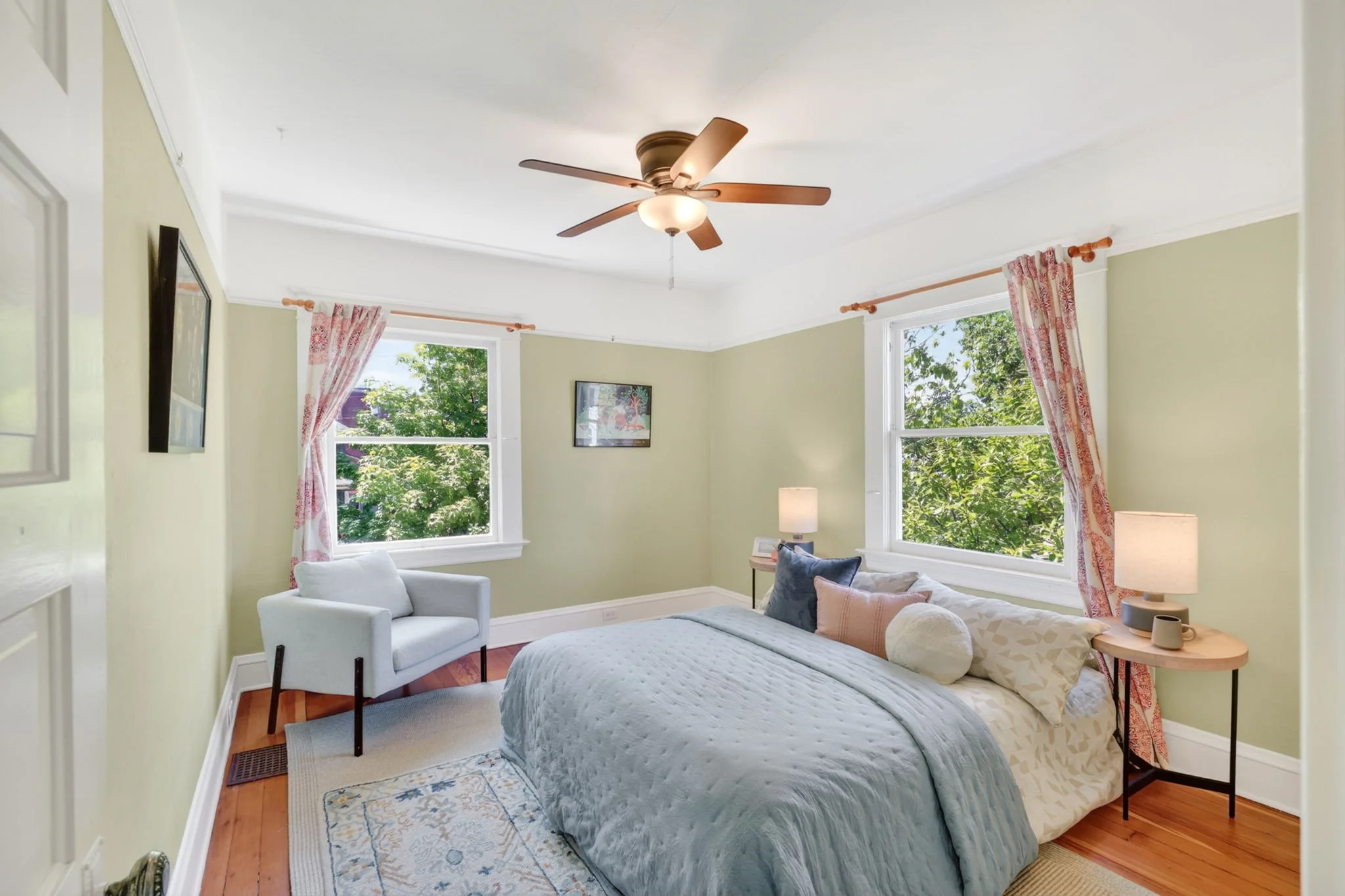 5742 N Commercial Ave-36.jpg