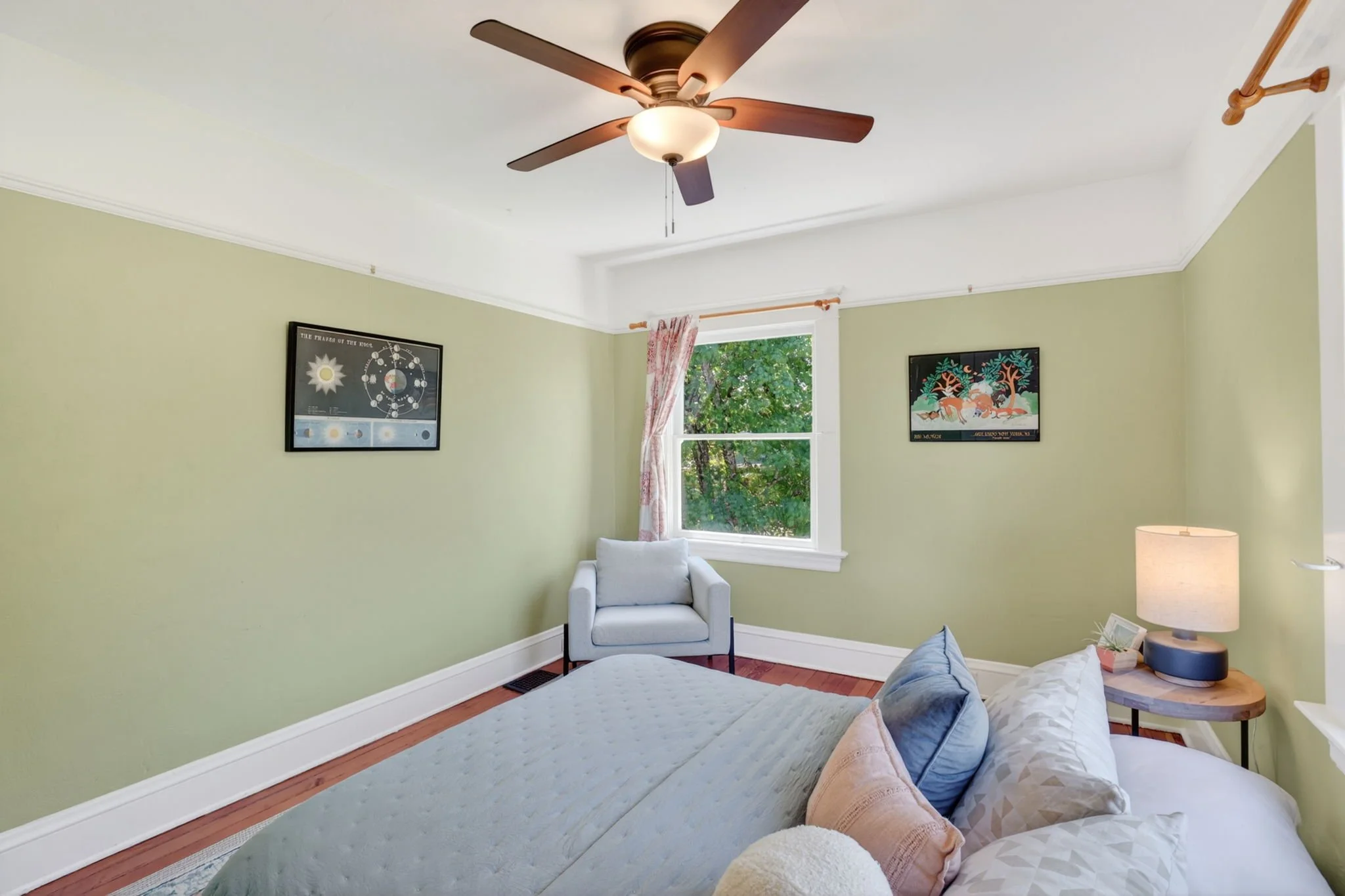 5742 N Commercial Ave-37.jpg