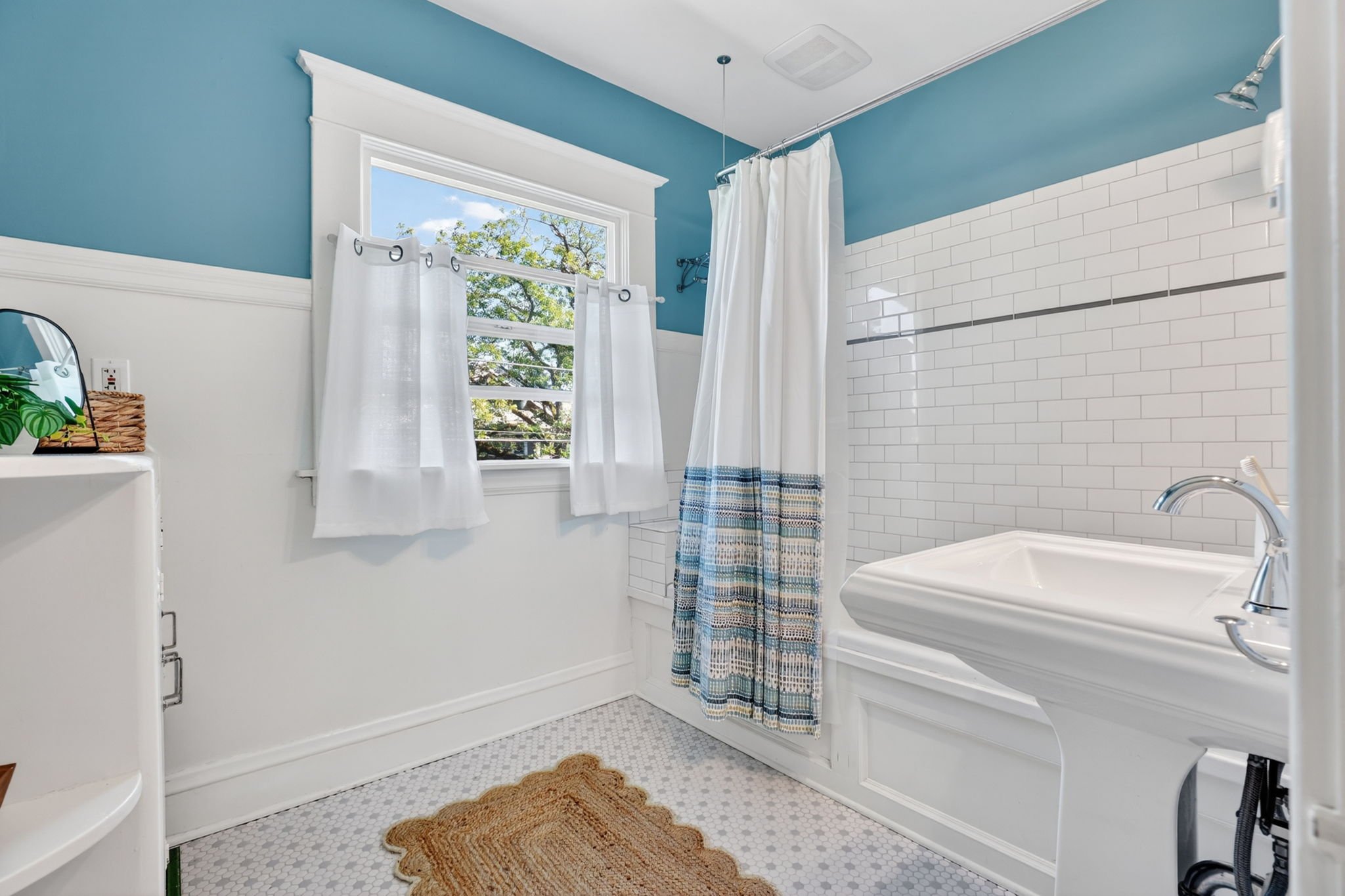 5742 N Commercial Ave-40.jpg