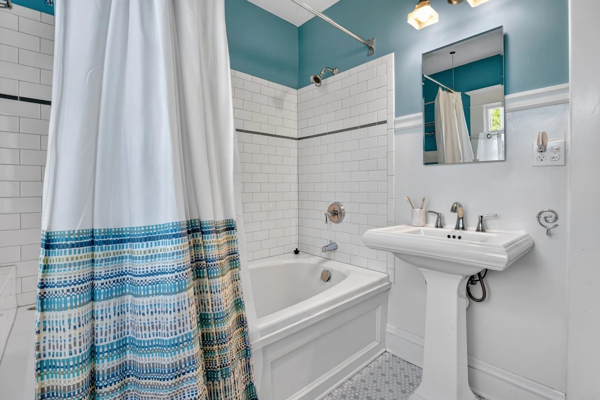 5742 N Commercial Ave-41.jpg
