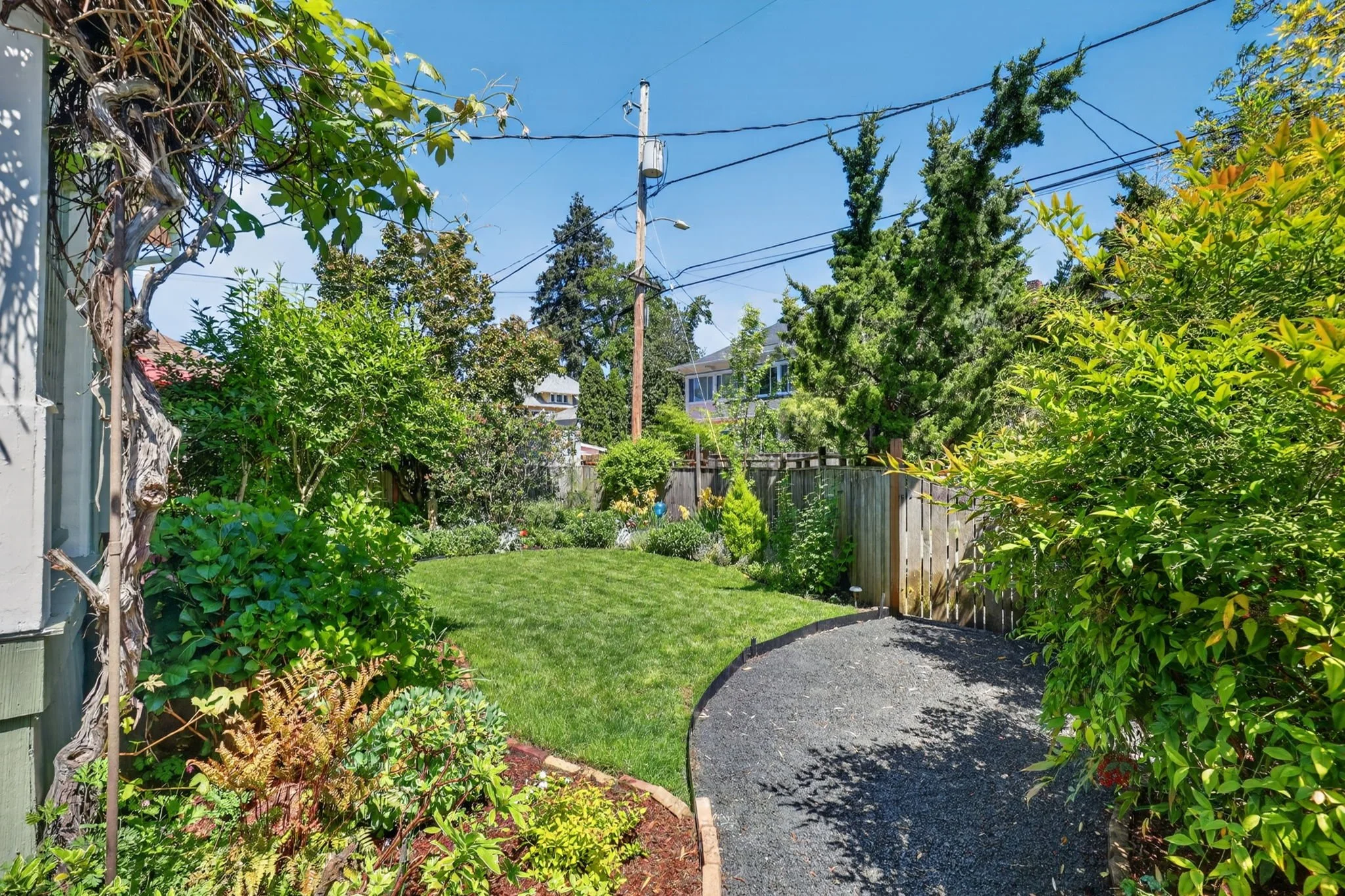 5742 N Commercial Ave-50.jpg
