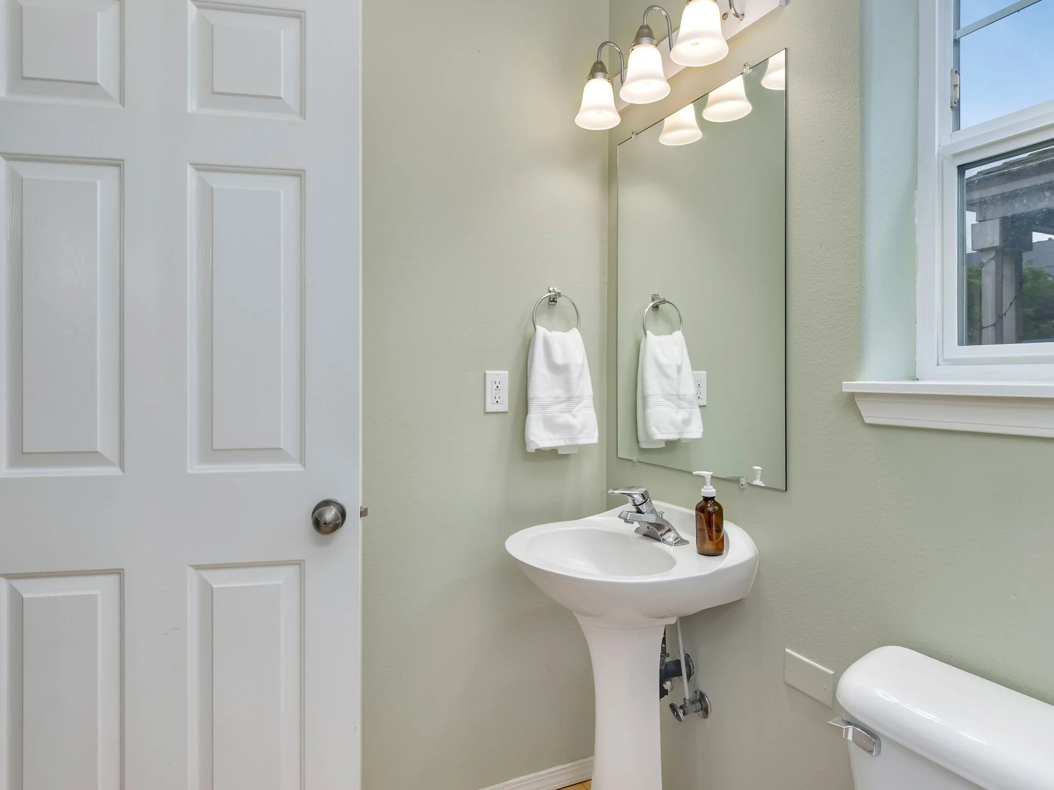 2650 NE 6th Pl, Portland-12.jpg