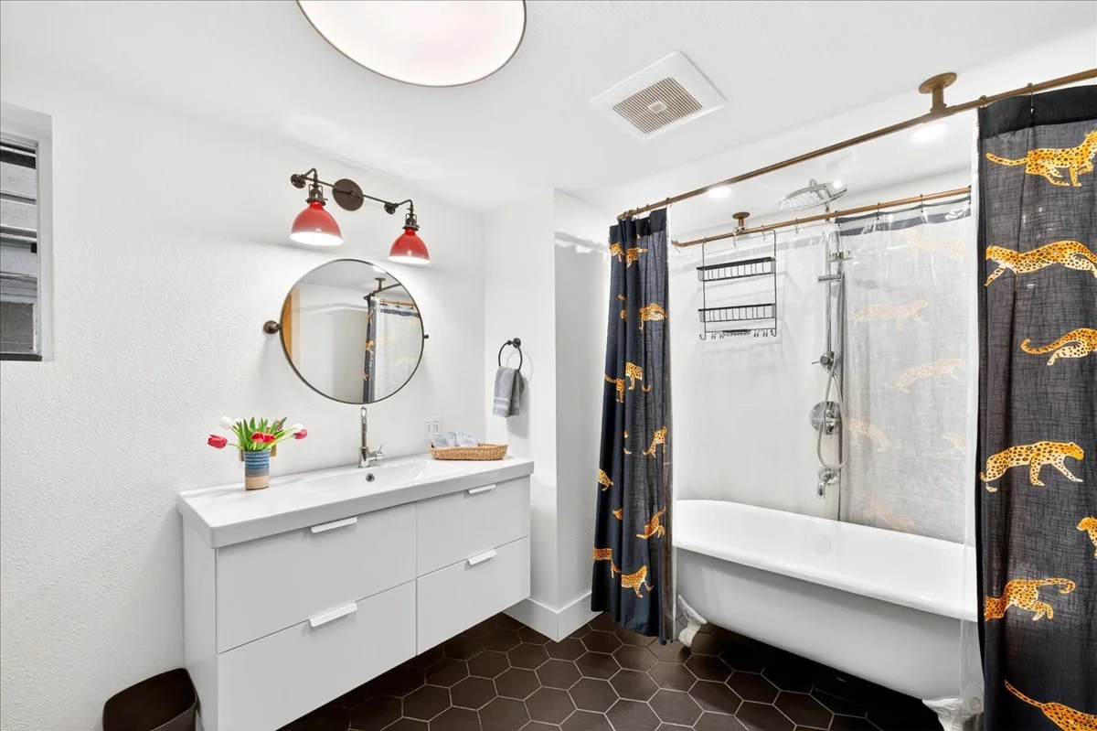 50-260513 2935 SE Yamhill St - 056.jpg