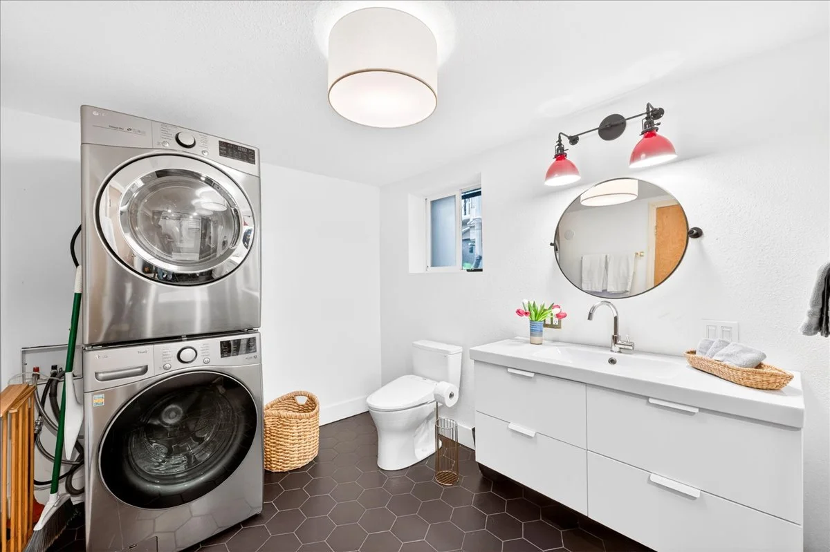 51-260513 2935 SE Yamhill St - 057.jpg
