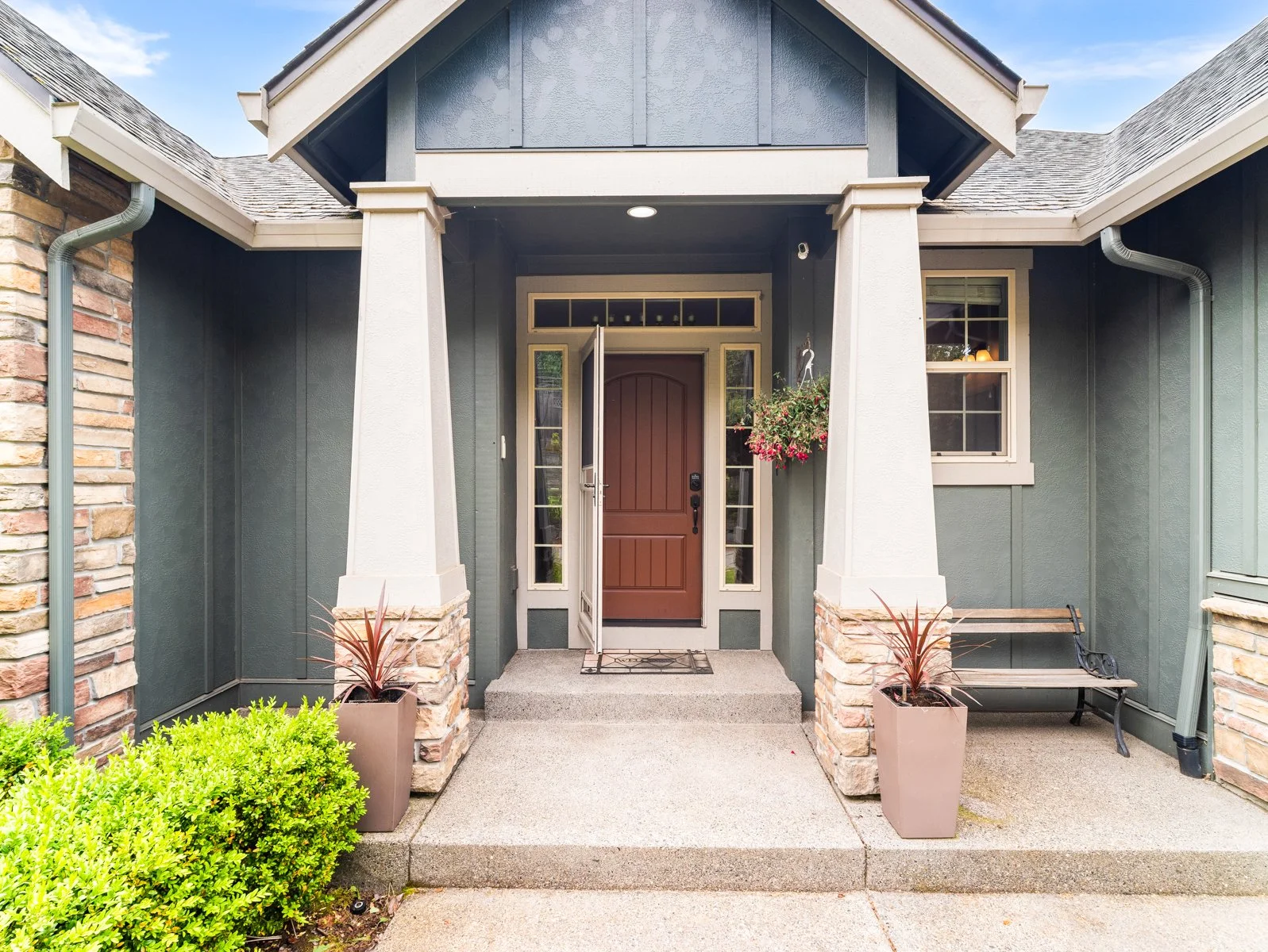 1420 NW Goodwin St-2.jpg
