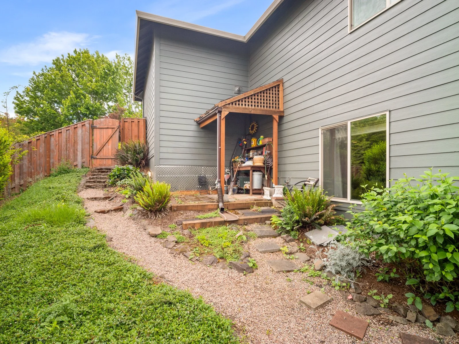 1420 NW Goodwin St-47.jpg