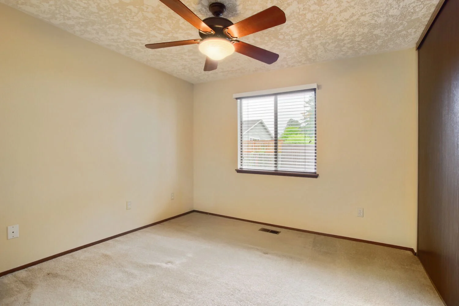 16680 SW Queen Anne Ave - Web Quality - 013 - 13 Primary Bedroom.jpg