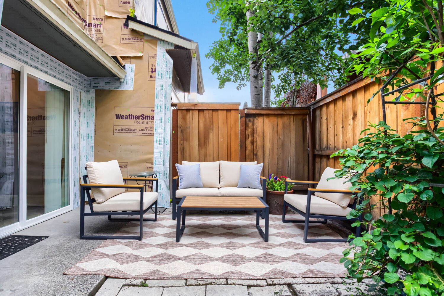 2674 NE 6th Place - Web Quality - 014 - 14 Balcony.jpg