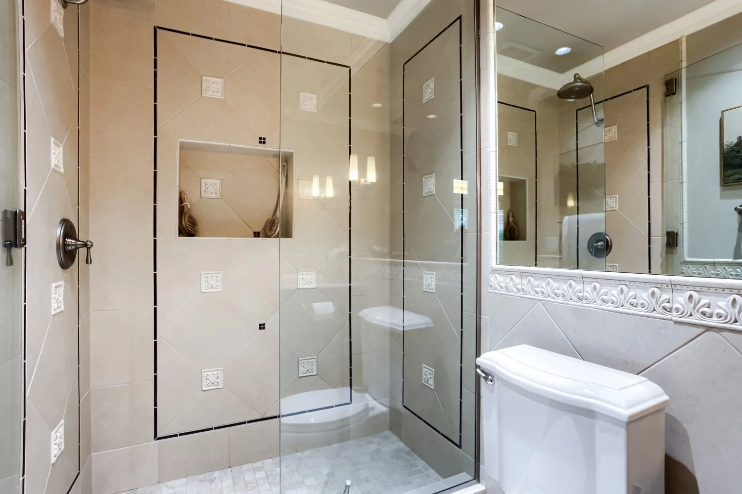 2674 NE 6th Place - Web Quality - 026 - 26 Bathroom.jpg