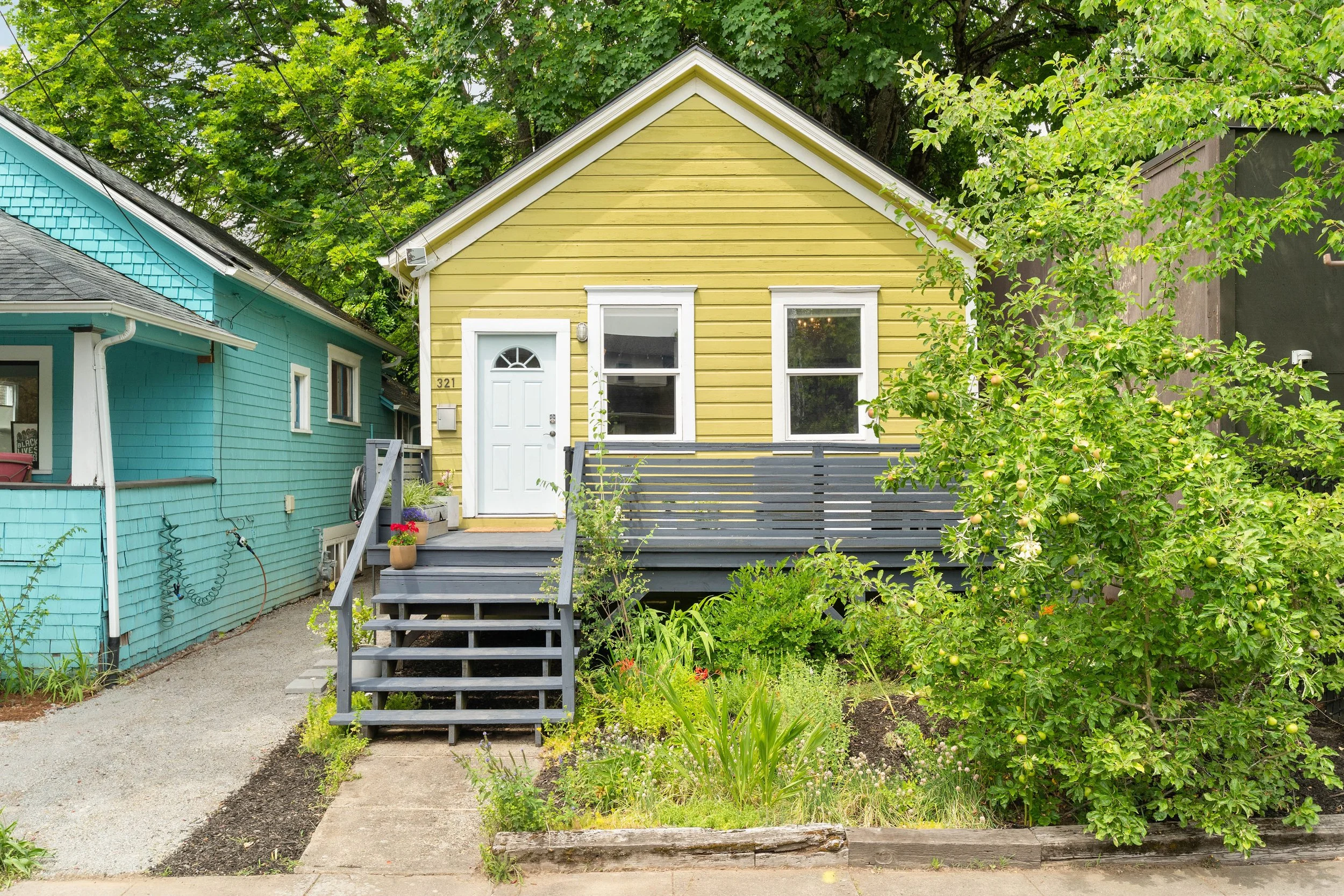 Sunny Cottage with Updates!