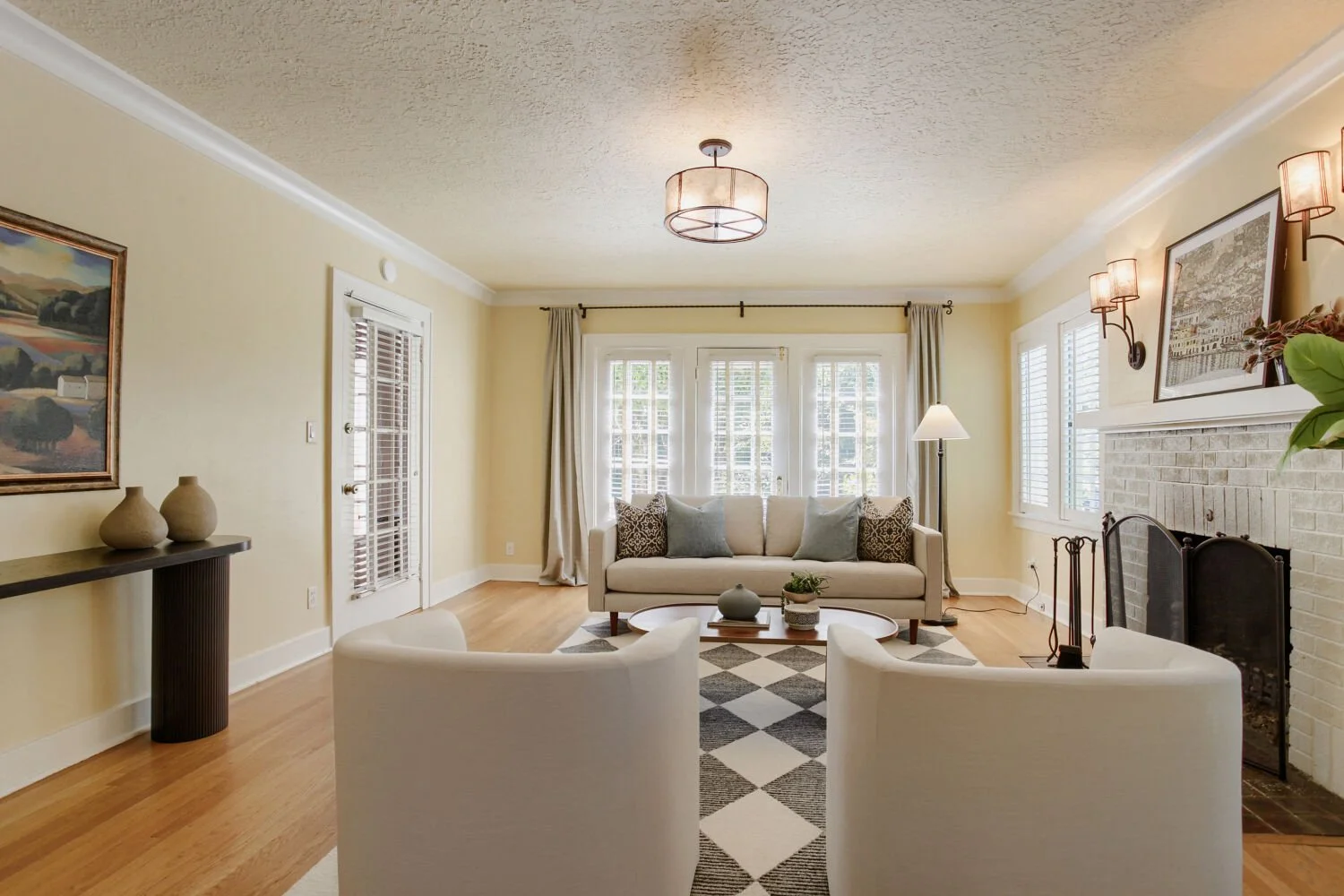 1403 NE Thompson Street 1 - Web Quality - 008 - 06 Living Room.jpg