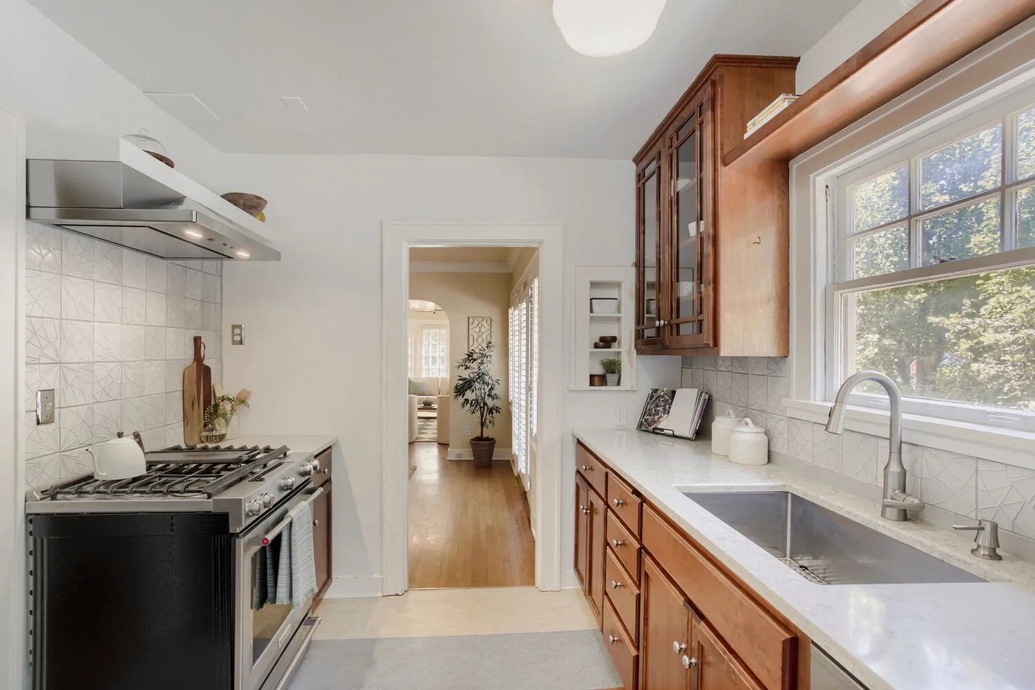 1403 NE Thompson Street 1 - Web Quality - 015 - 13 Kitchen.jpg