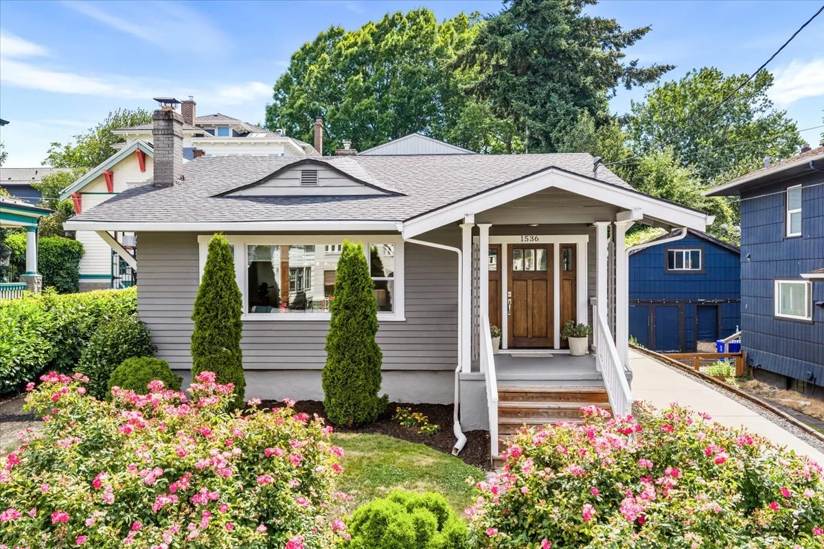 Timeless 1922 Colonial Heights Bungalow