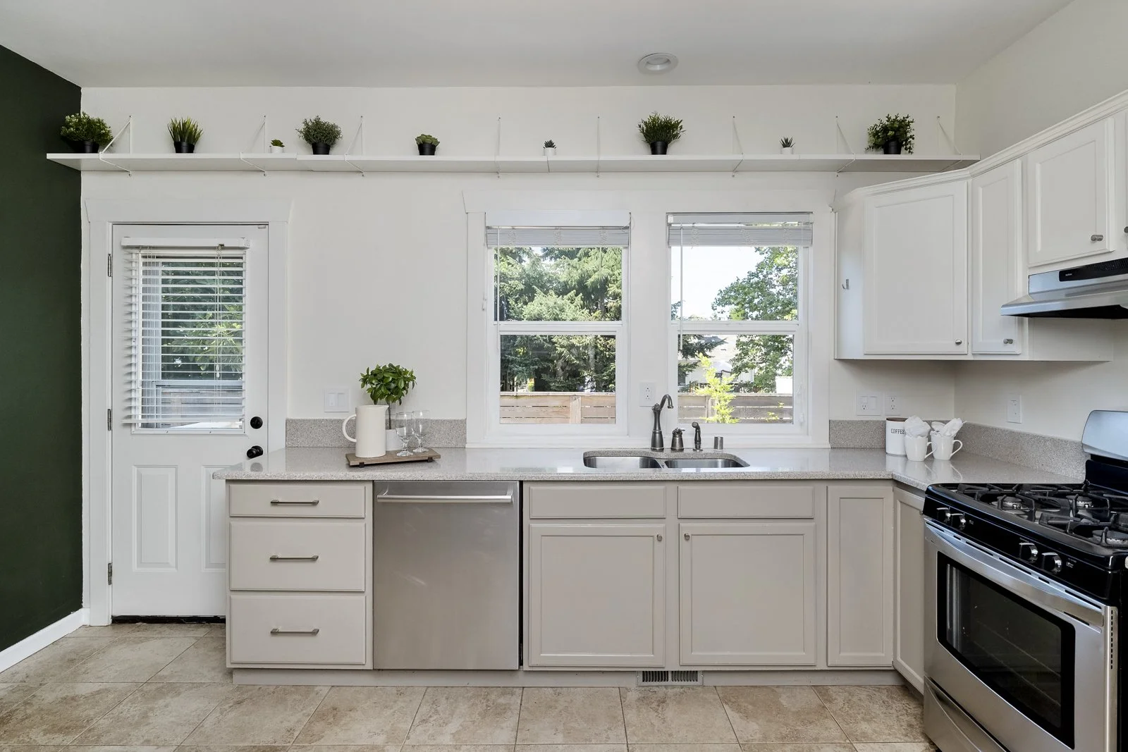 kitchen north straight.jpg