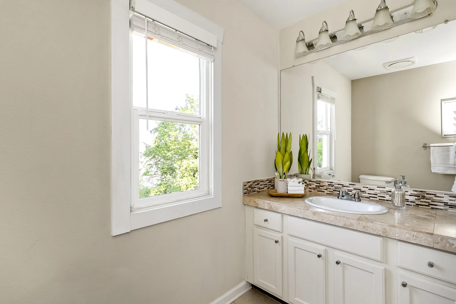 ensuite angle NE.jpg