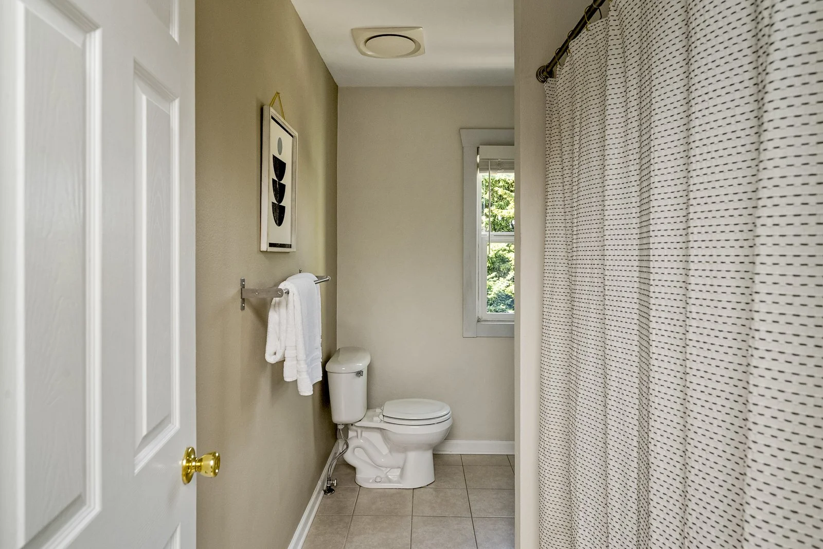 ensuite straight.jpg