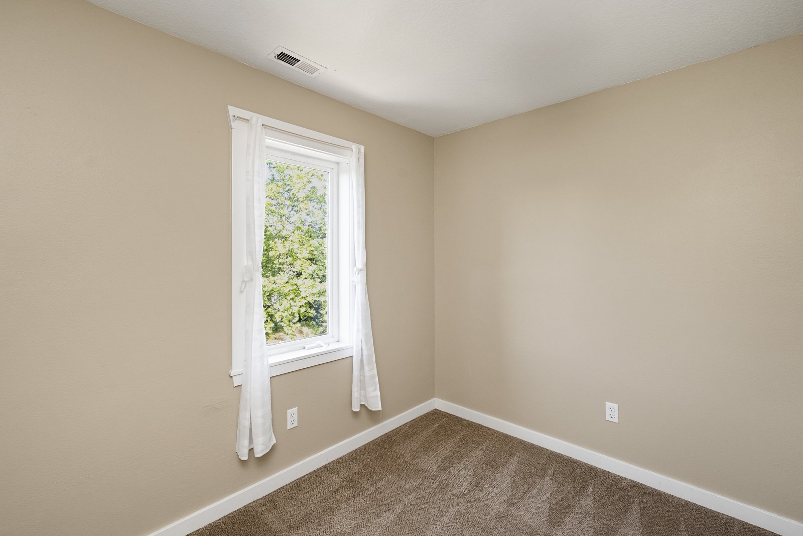 second bed angle window.jpg