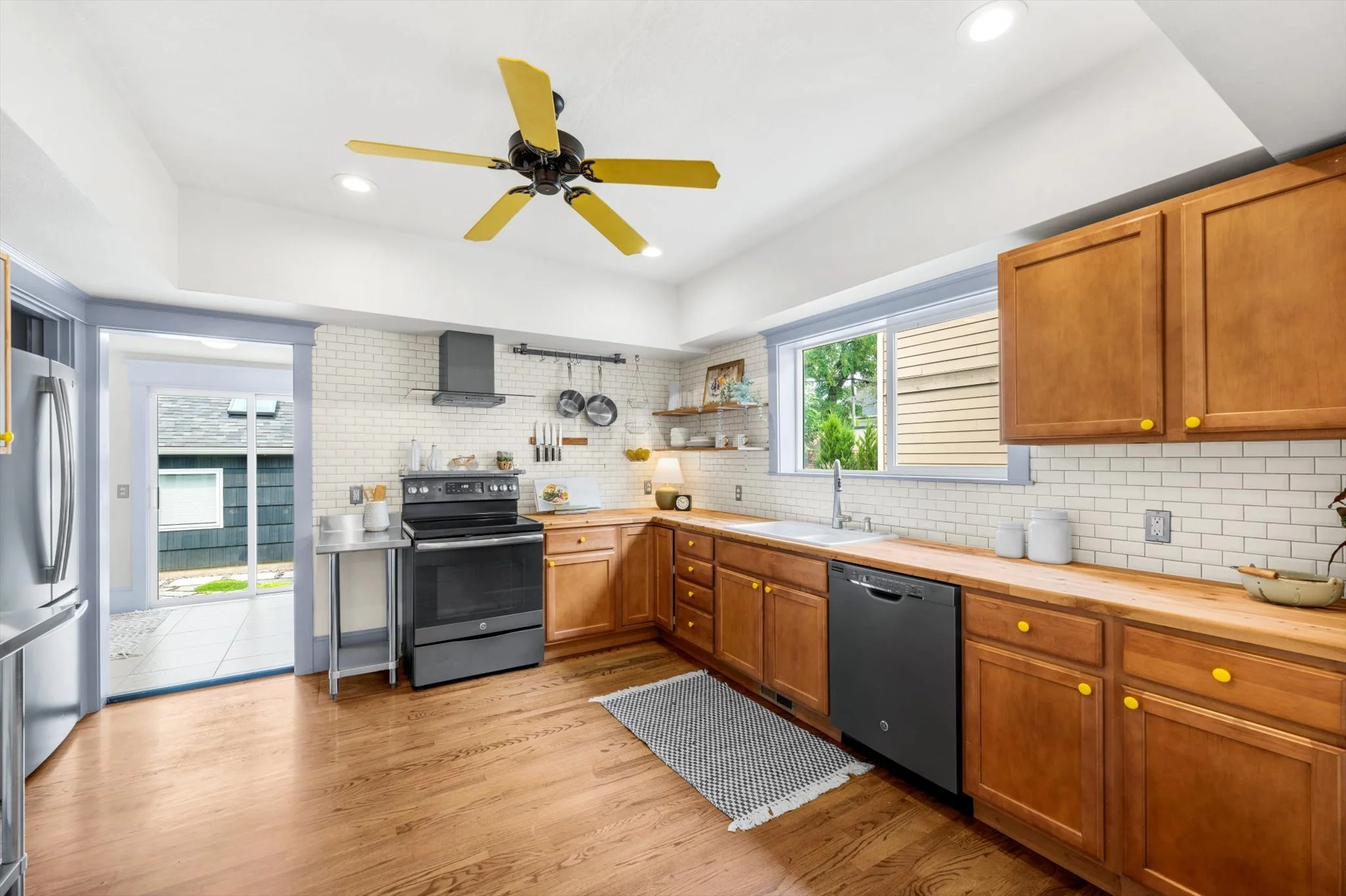 22-260805 4929 SW 63rd Ave - 030.jpg